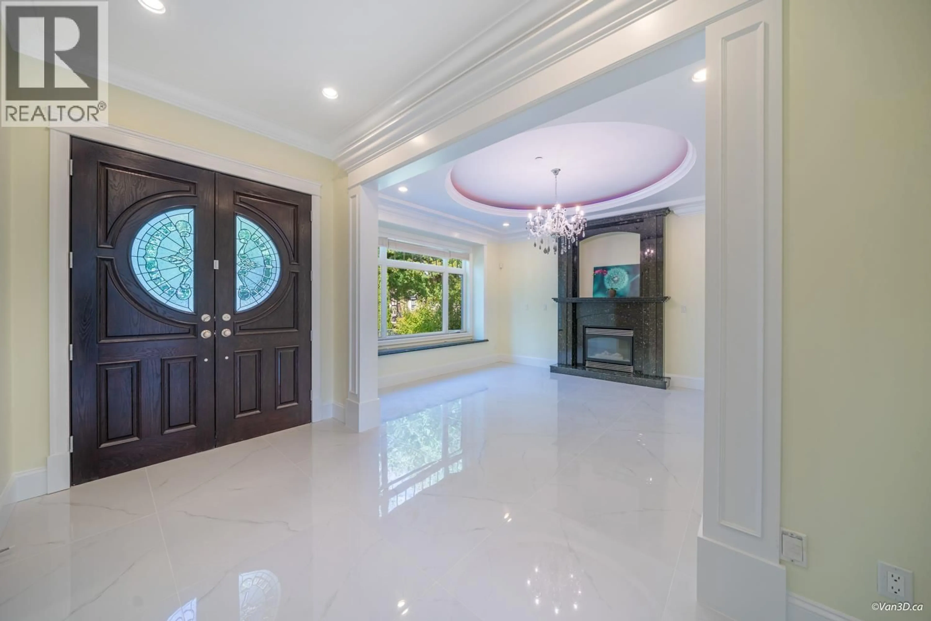 Indoor foyer for 6830 VIVIAN STREET, Vancouver British Columbia V5S2T6