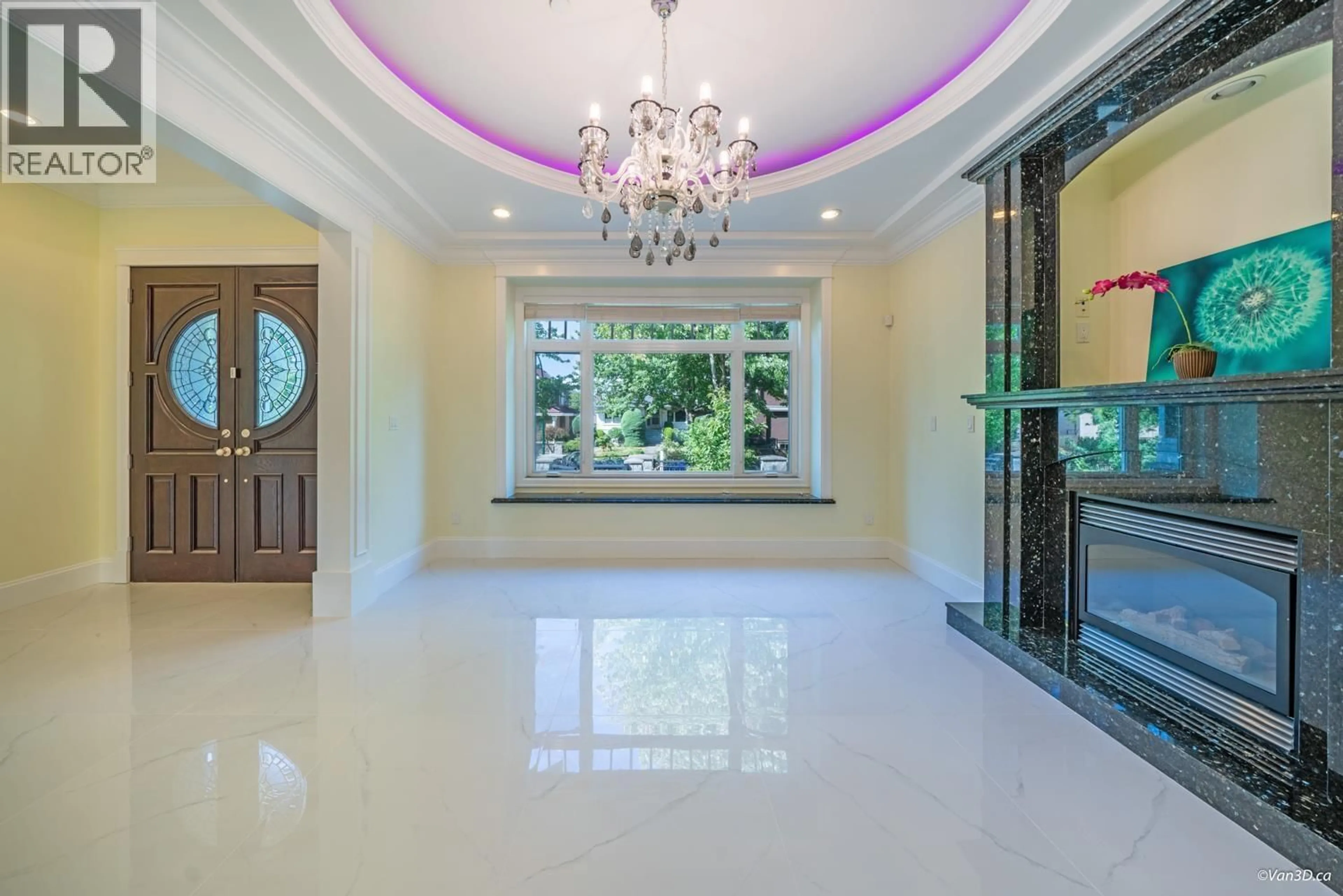 Indoor foyer for 6830 VIVIAN STREET, Vancouver British Columbia V5S2T6