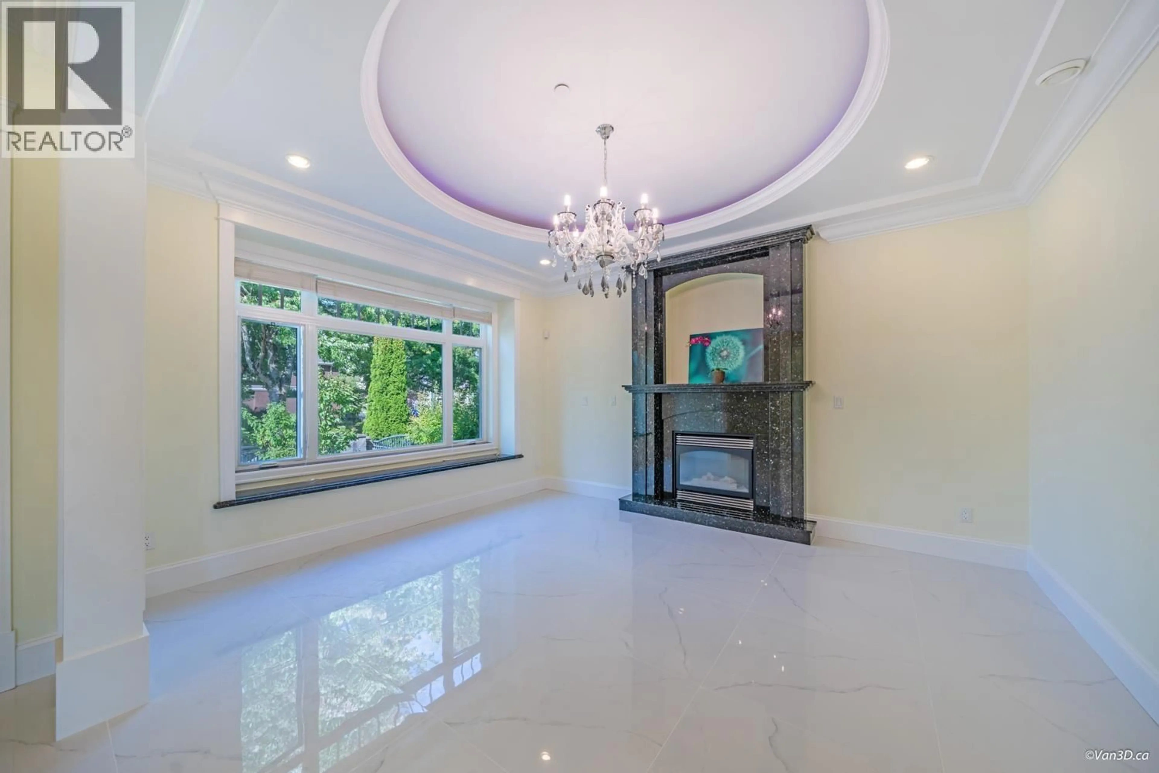 Indoor foyer for 6830 VIVIAN STREET, Vancouver British Columbia V5S2T6