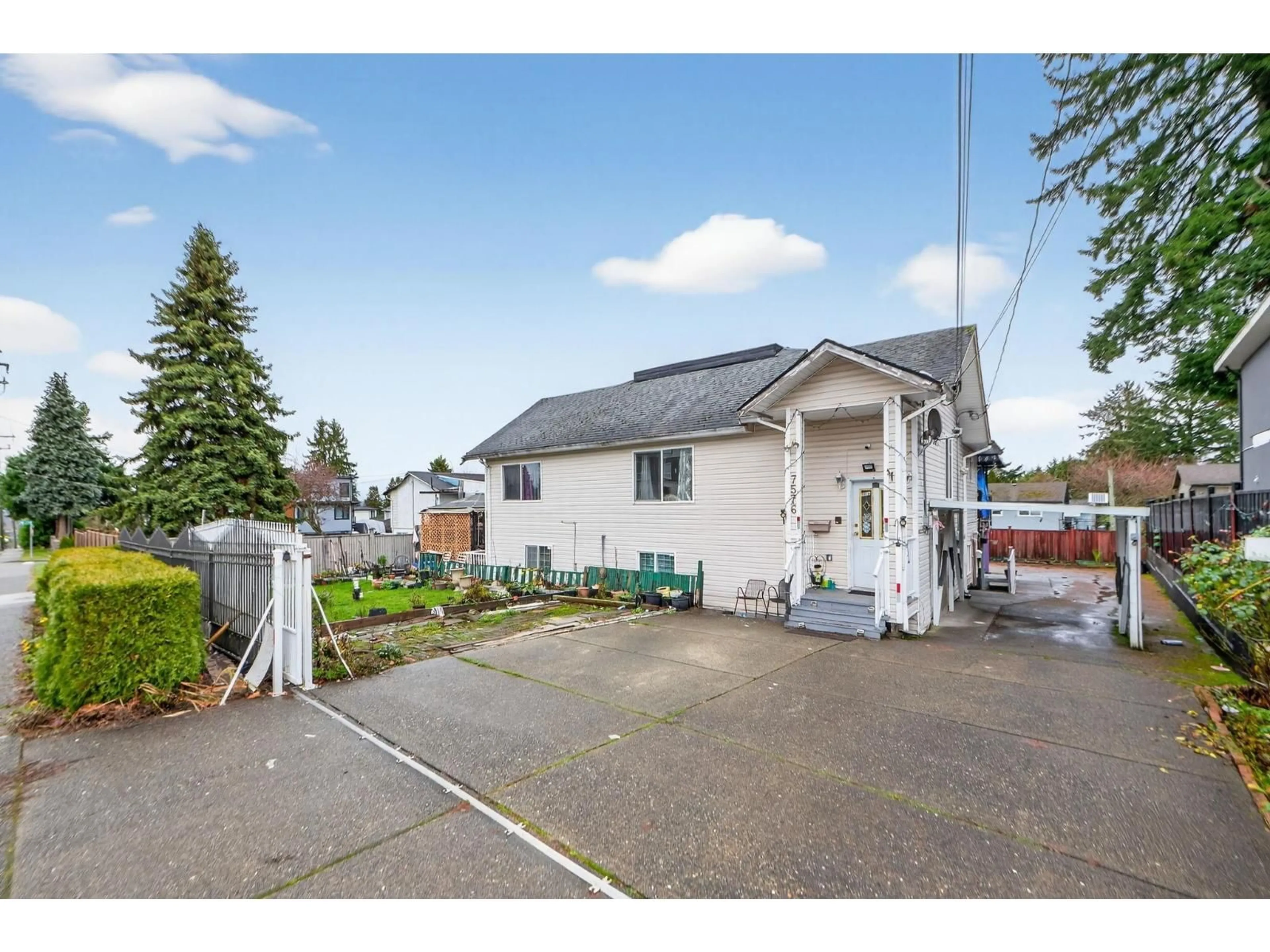 A pic from outside/outdoor area/front of a property/back of a property/a pic from drone, street for 7576 140 STREET, Surrey British Columbia V3W5J8