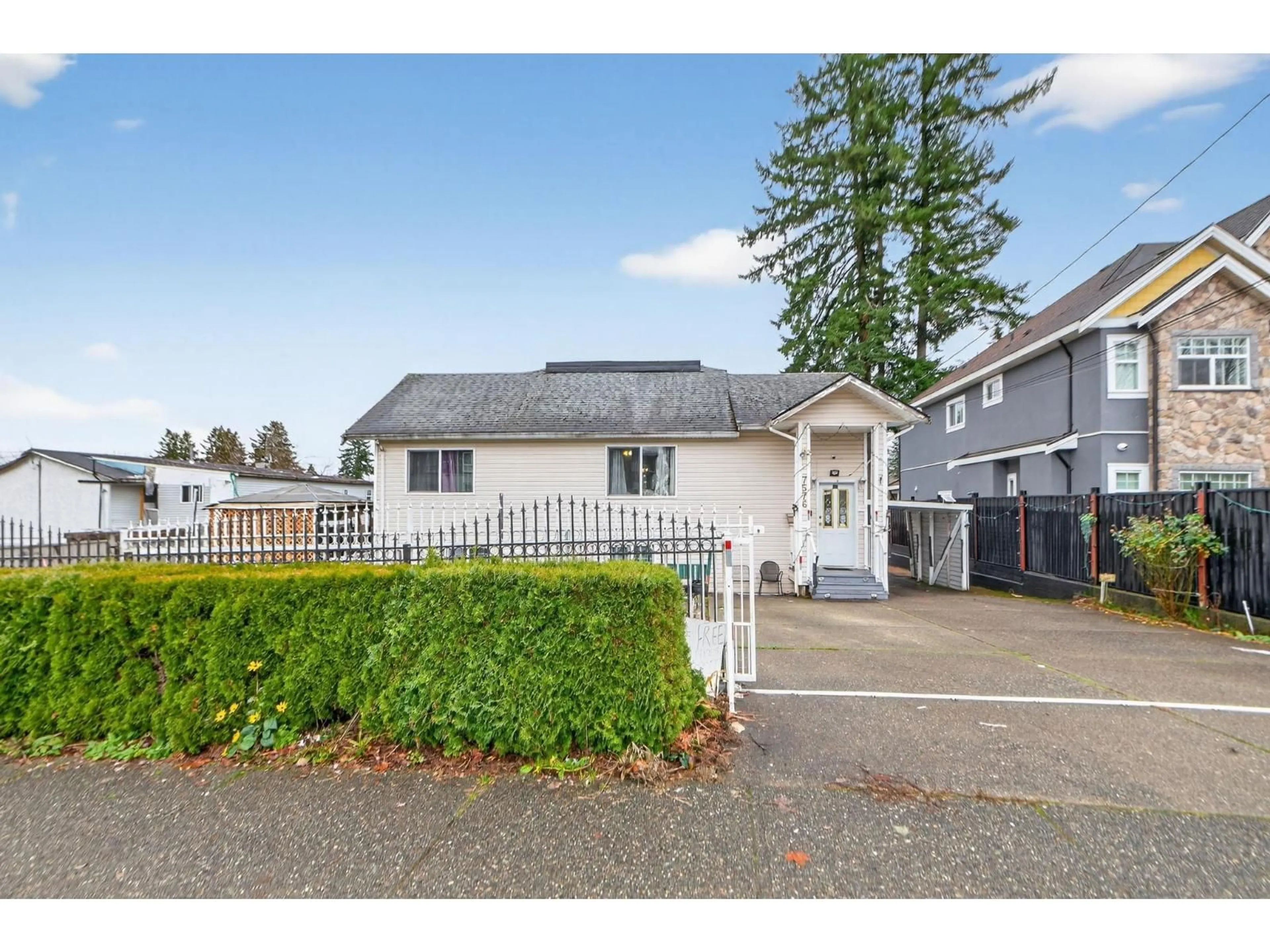 A pic from outside/outdoor area/front of a property/back of a property/a pic from drone, street for 7576 140 STREET, Surrey British Columbia V3W5J8