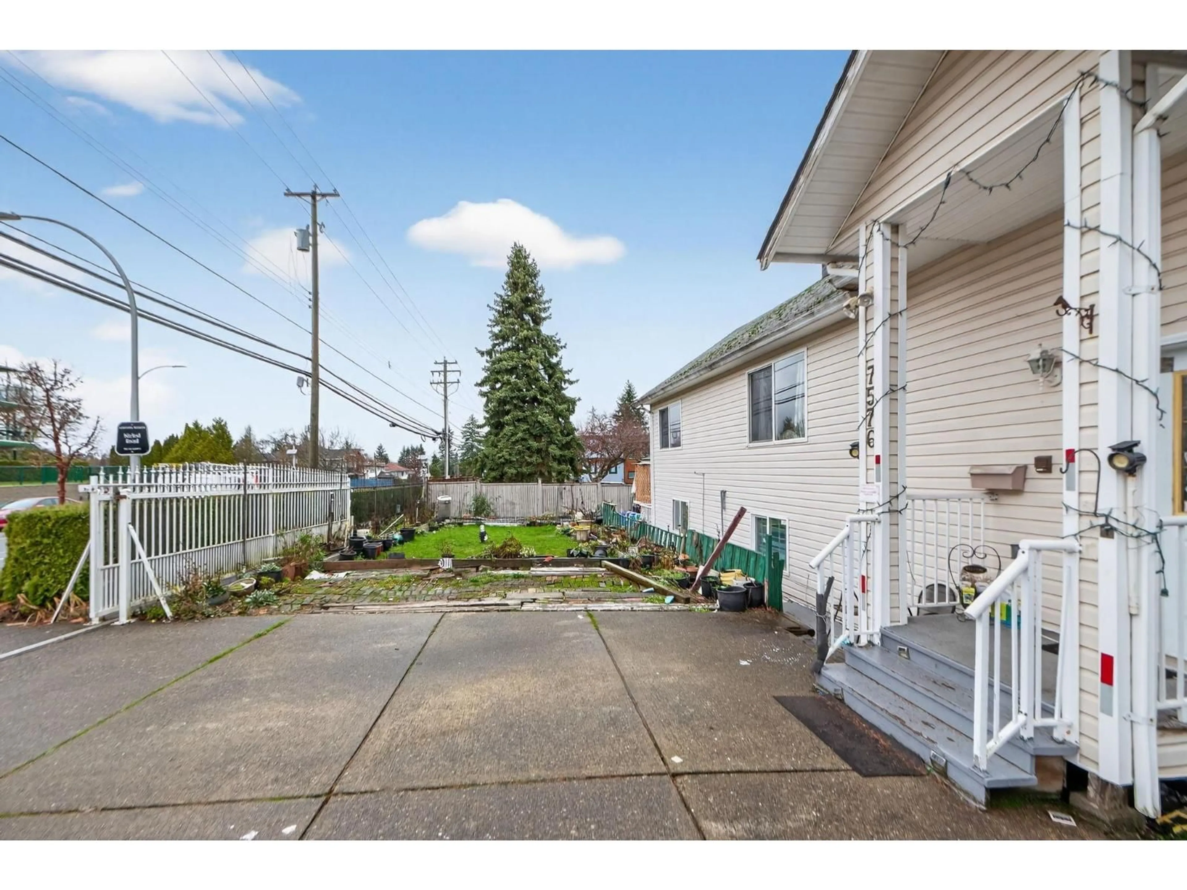 Patio, street for 7576 140 STREET, Surrey British Columbia V3W5J8