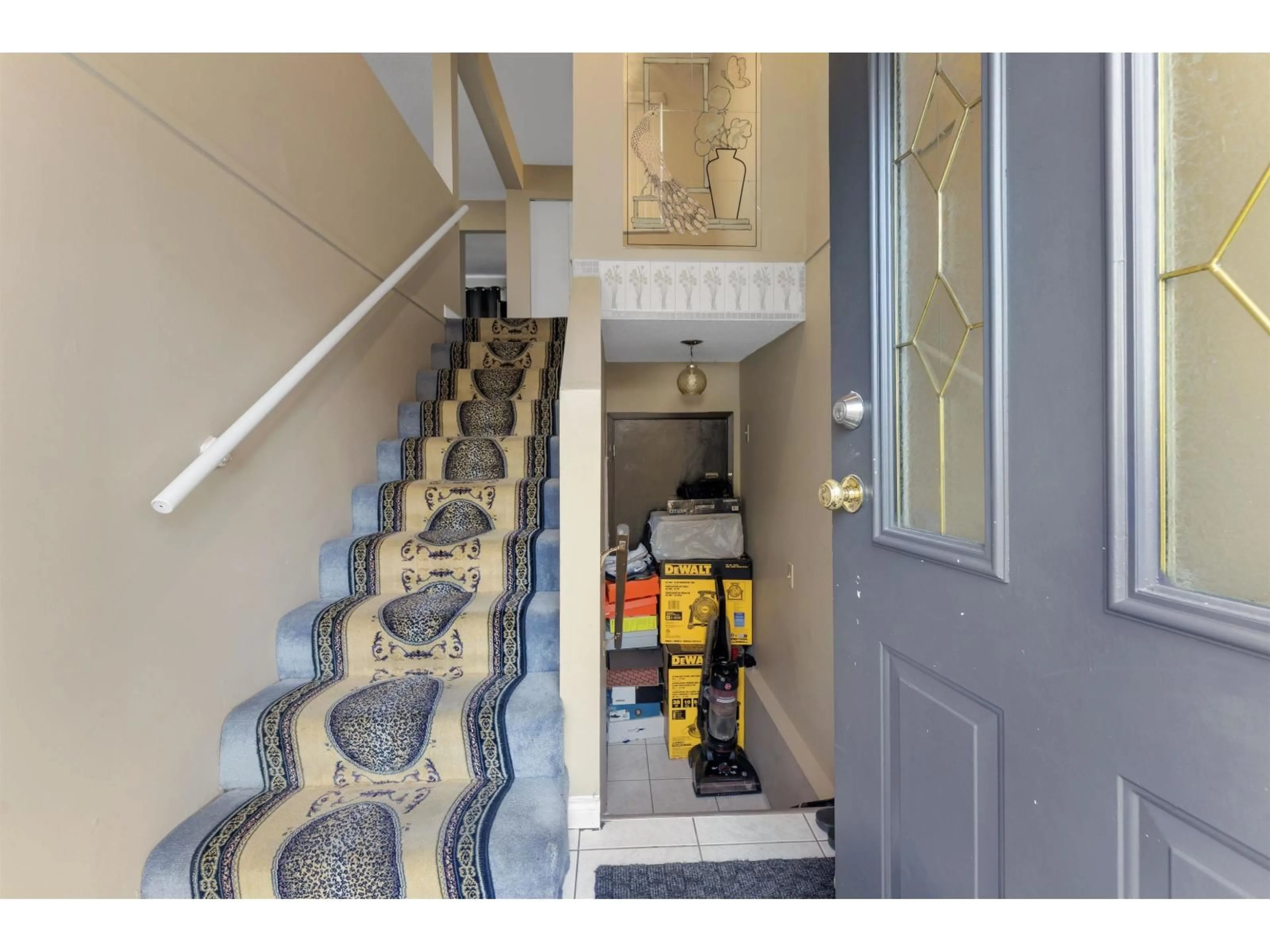 Indoor foyer for 12248 80A AVENUE, Surrey British Columbia V3W7R8