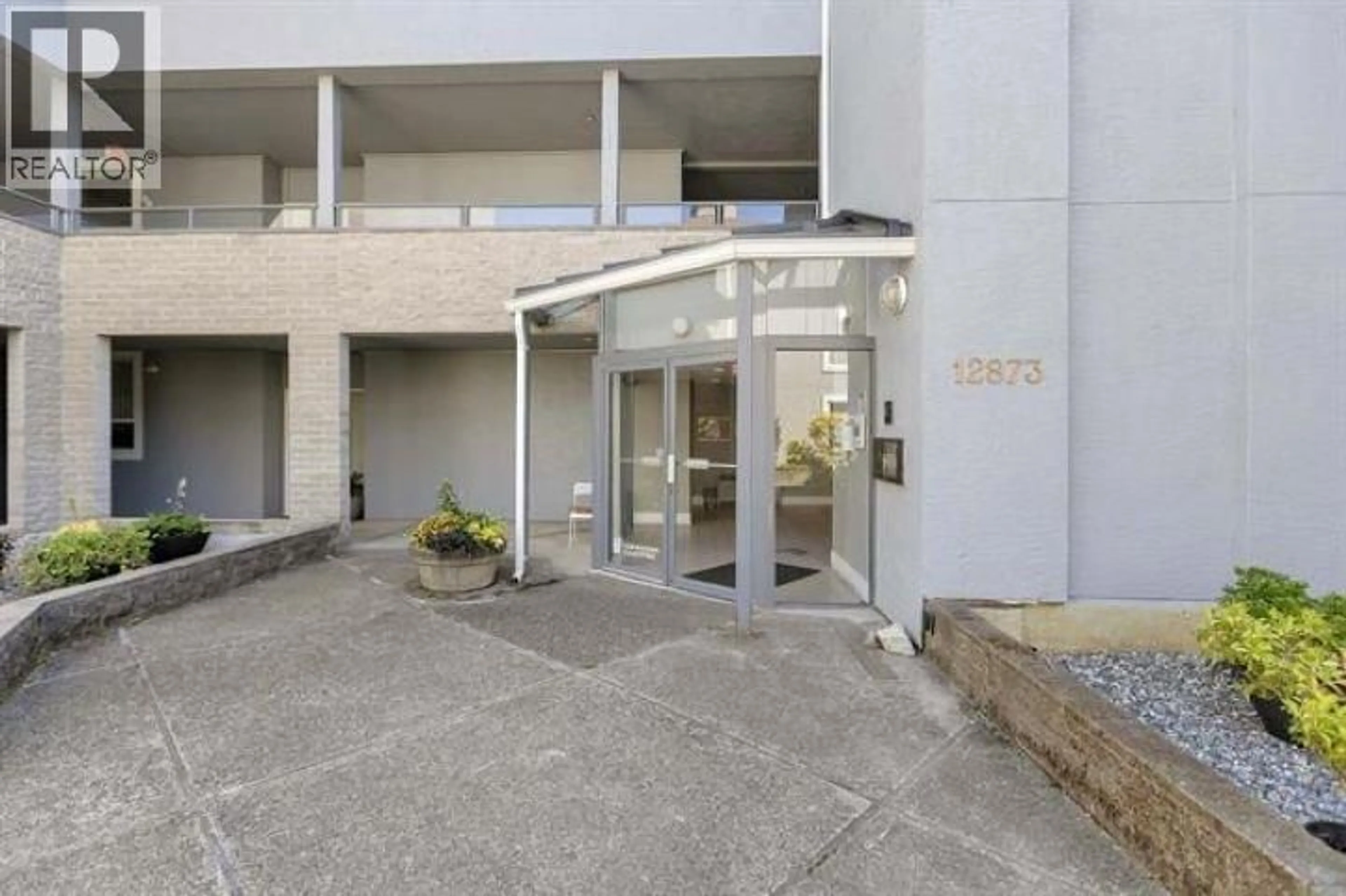 Indoor foyer for 123 - 12873 RAILWAY AVENUE, Richmond British Columbia V7E6K3