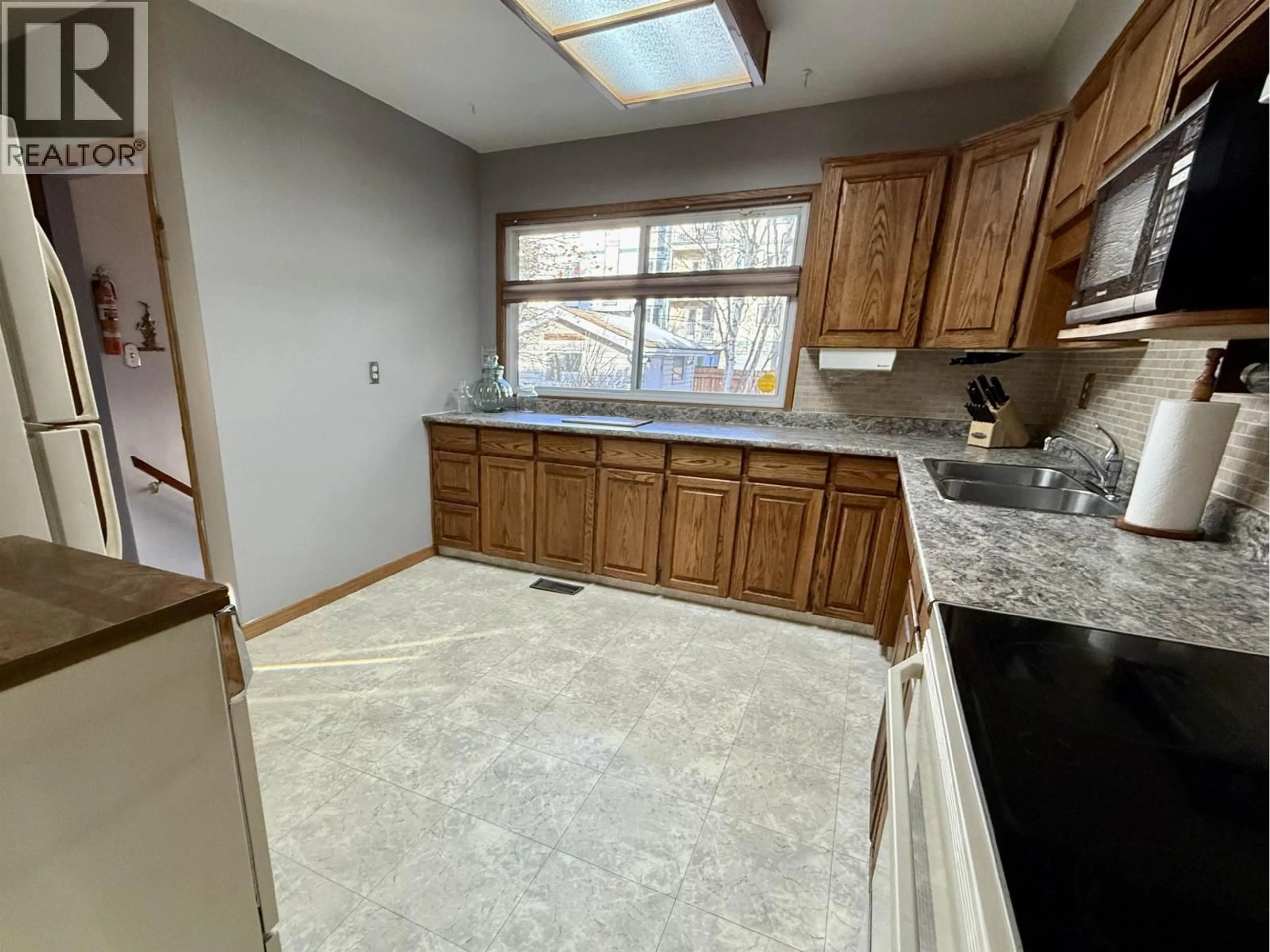 A pic of a room for 1676 7TH AVENUE, Prince George British Columbia V2L3P6