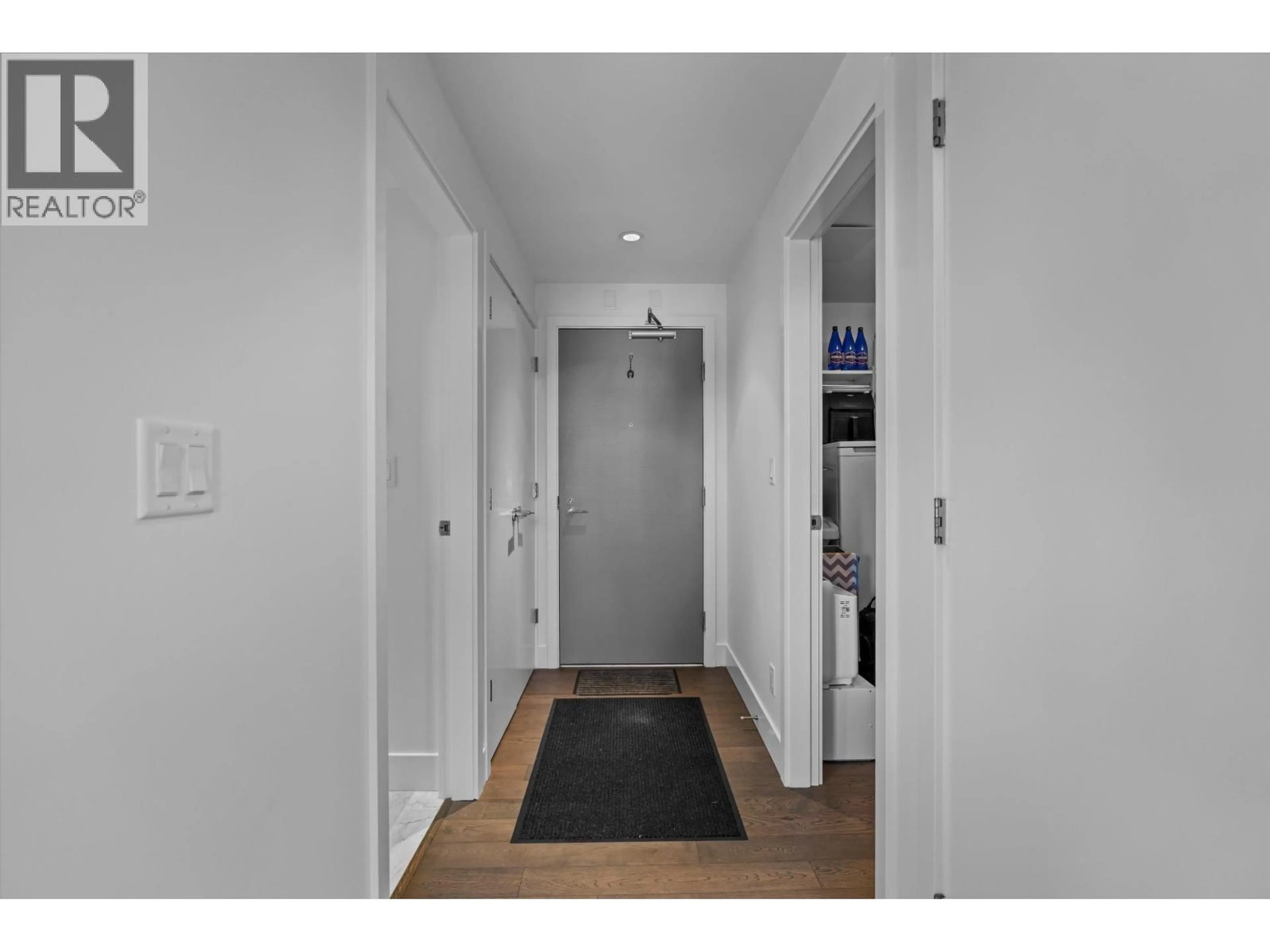 Indoor entryway for 312 - 2118 15TH AVENUE, Vancouver British Columbia V6K2Y5