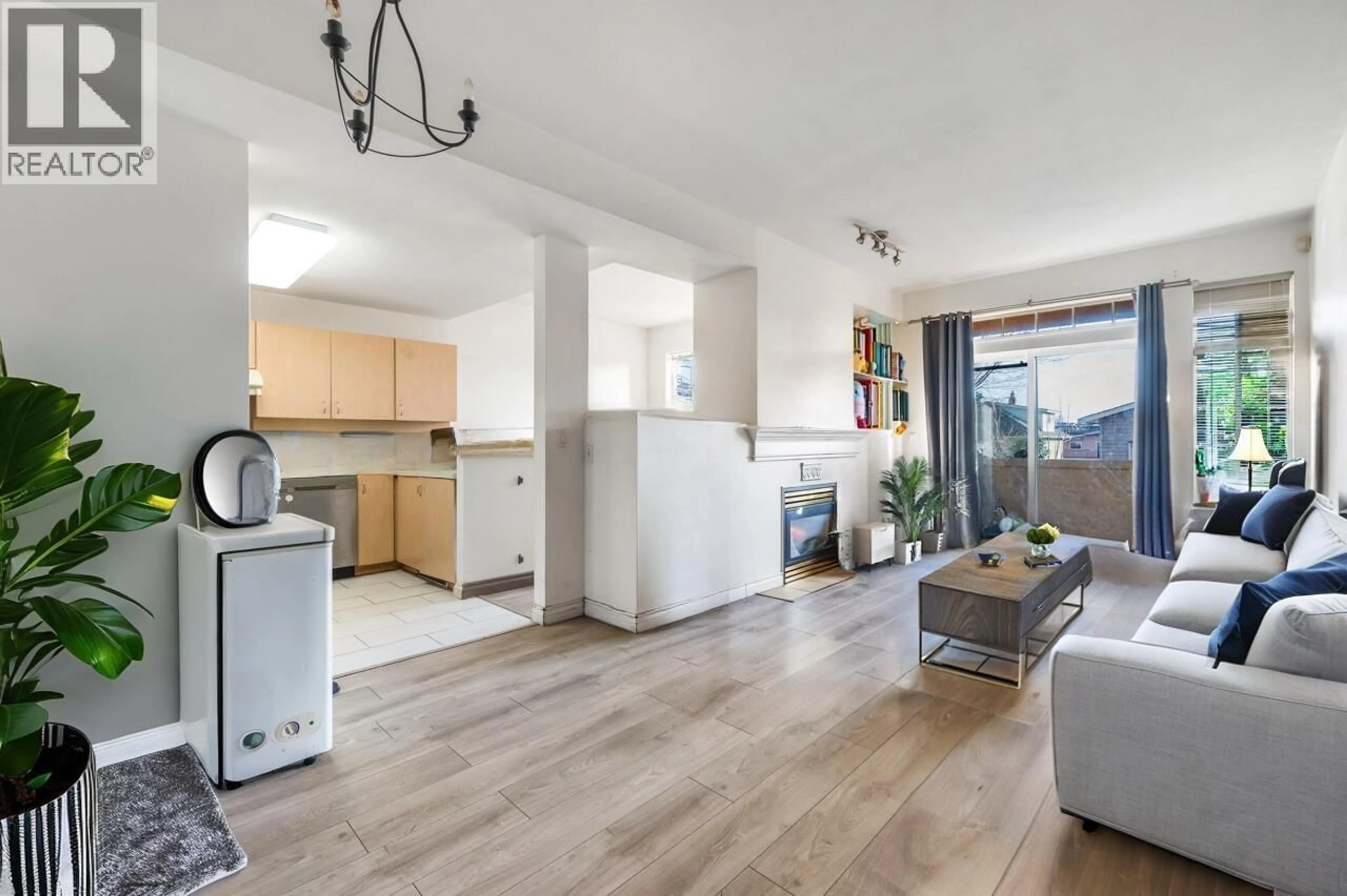 Open concept kitchen, wood/laminate floor for 25 - 7238 18TH AVENUE, Burnaby British Columbia V3N1H3