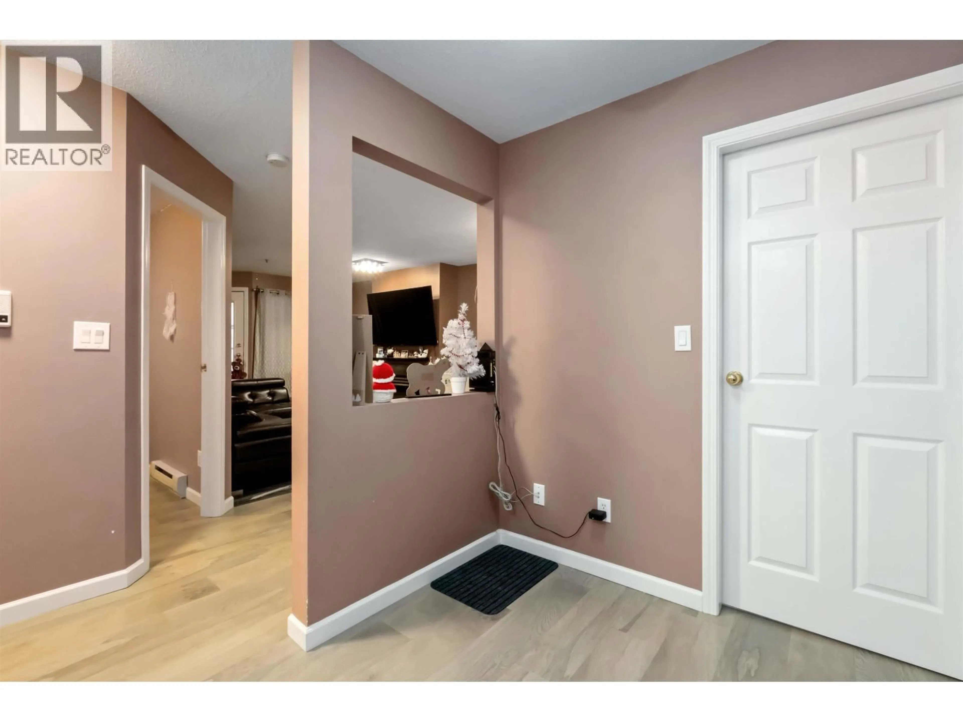 Indoor entryway for 401 - 22351 ST ANNE AVENUE, Maple Ridge British Columbia V2X2E7