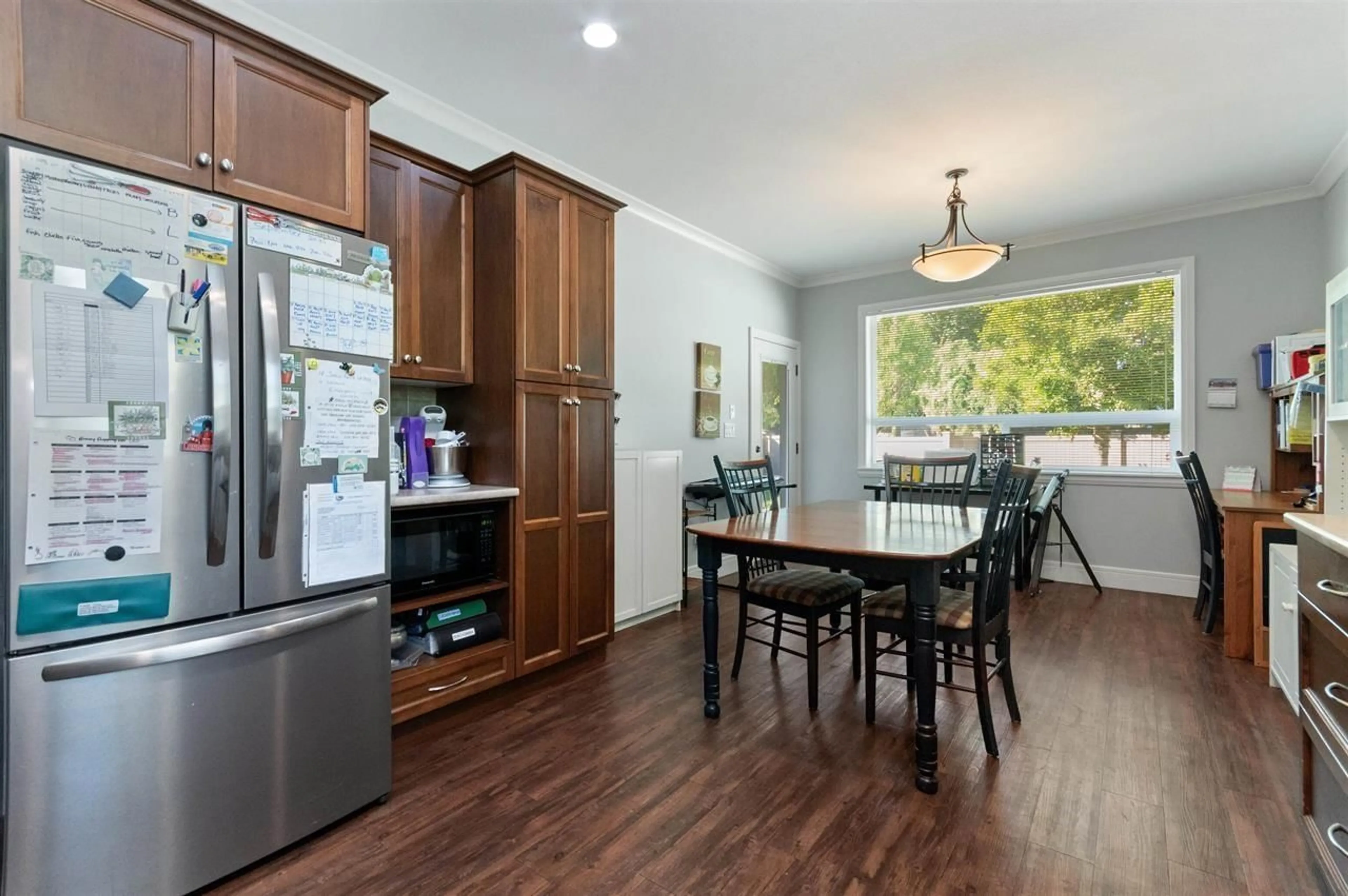 Open concept kitchen, wood/laminate floor for 46364 BEDFORD PARKWAY, Chilliwack British Columbia V2R5N4