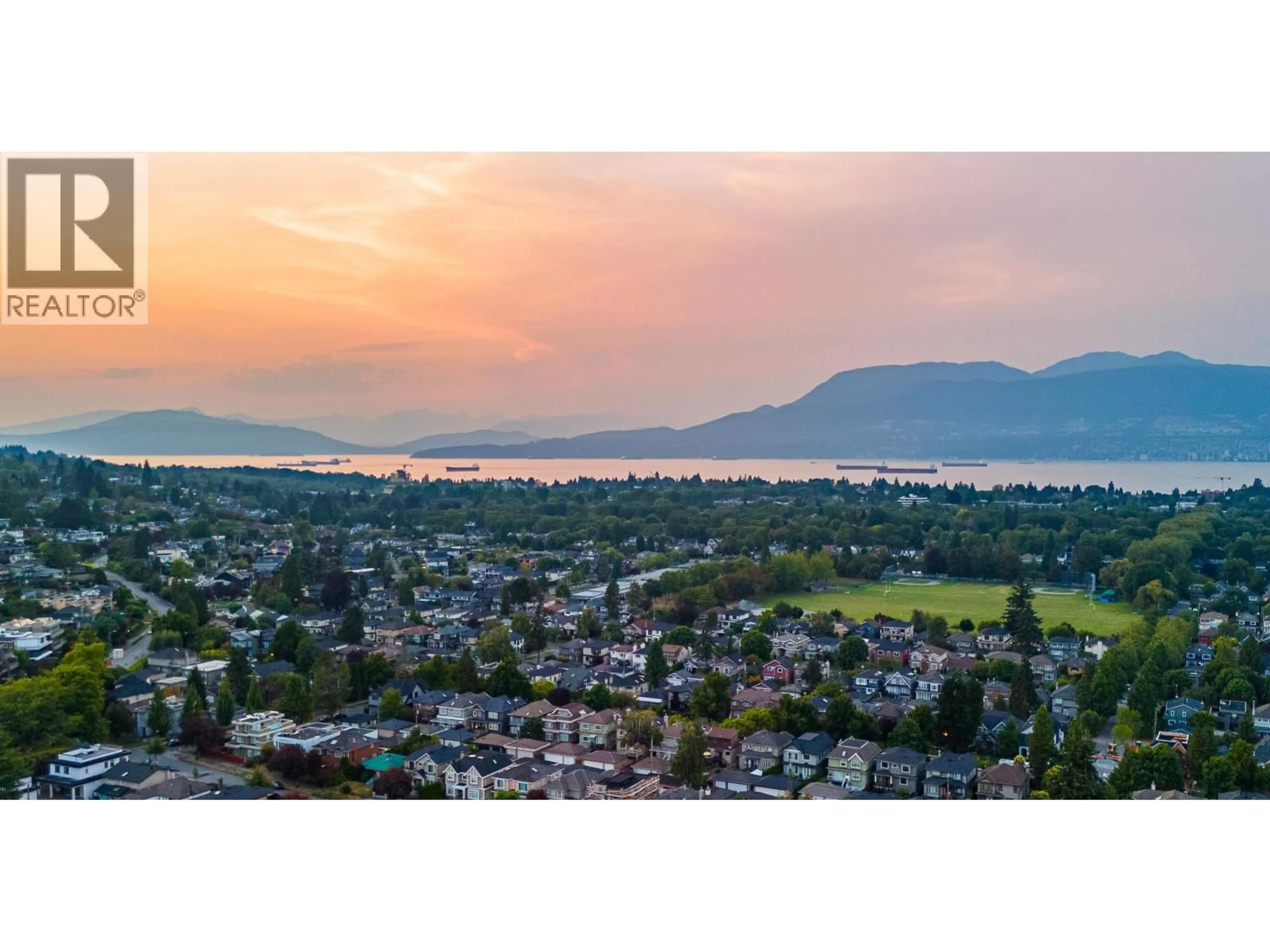 A pic from outside/outdoor area/front of a property/back of a property/a pic from drone, mountain view for 2922 22ND AVENUE, Vancouver British Columbia V6L1M8