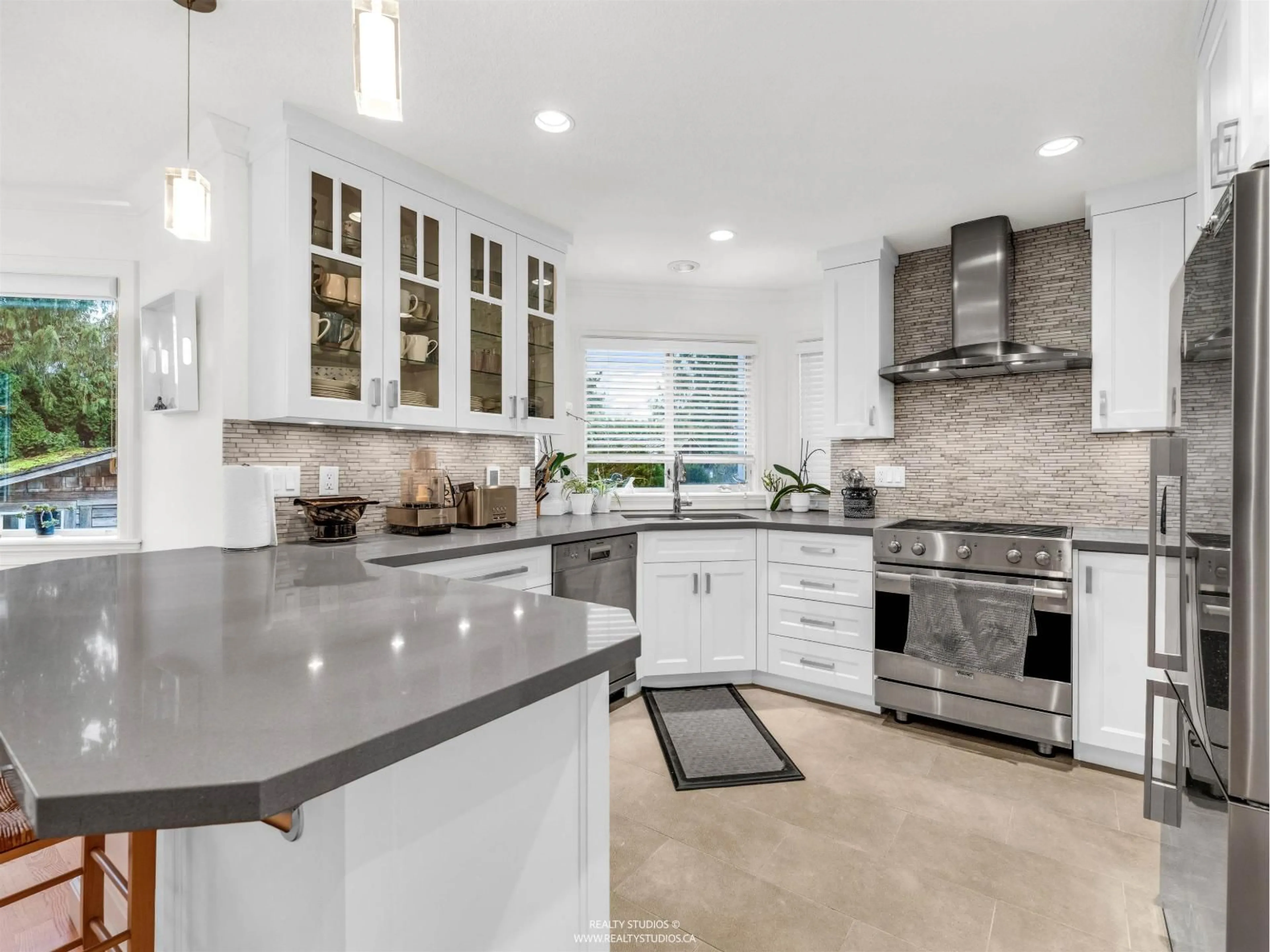 Contemporary kitchen, ceramic/tile floor for 8594 212 STREET, Langley British Columbia V1M2E7