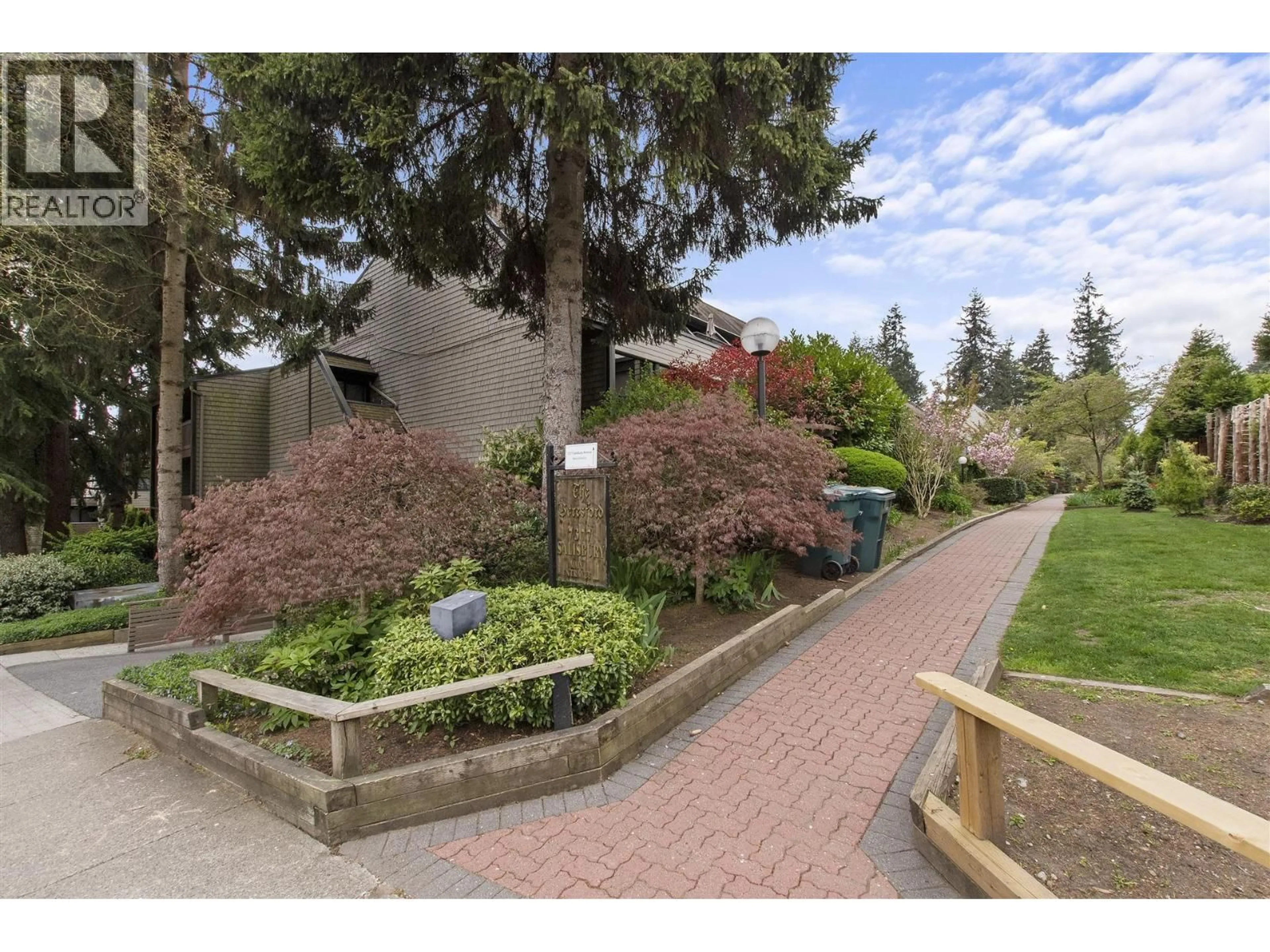 Patio, street for 220 - 7377 SALISBURY AVENUE, Burnaby British Columbia V5E4B2