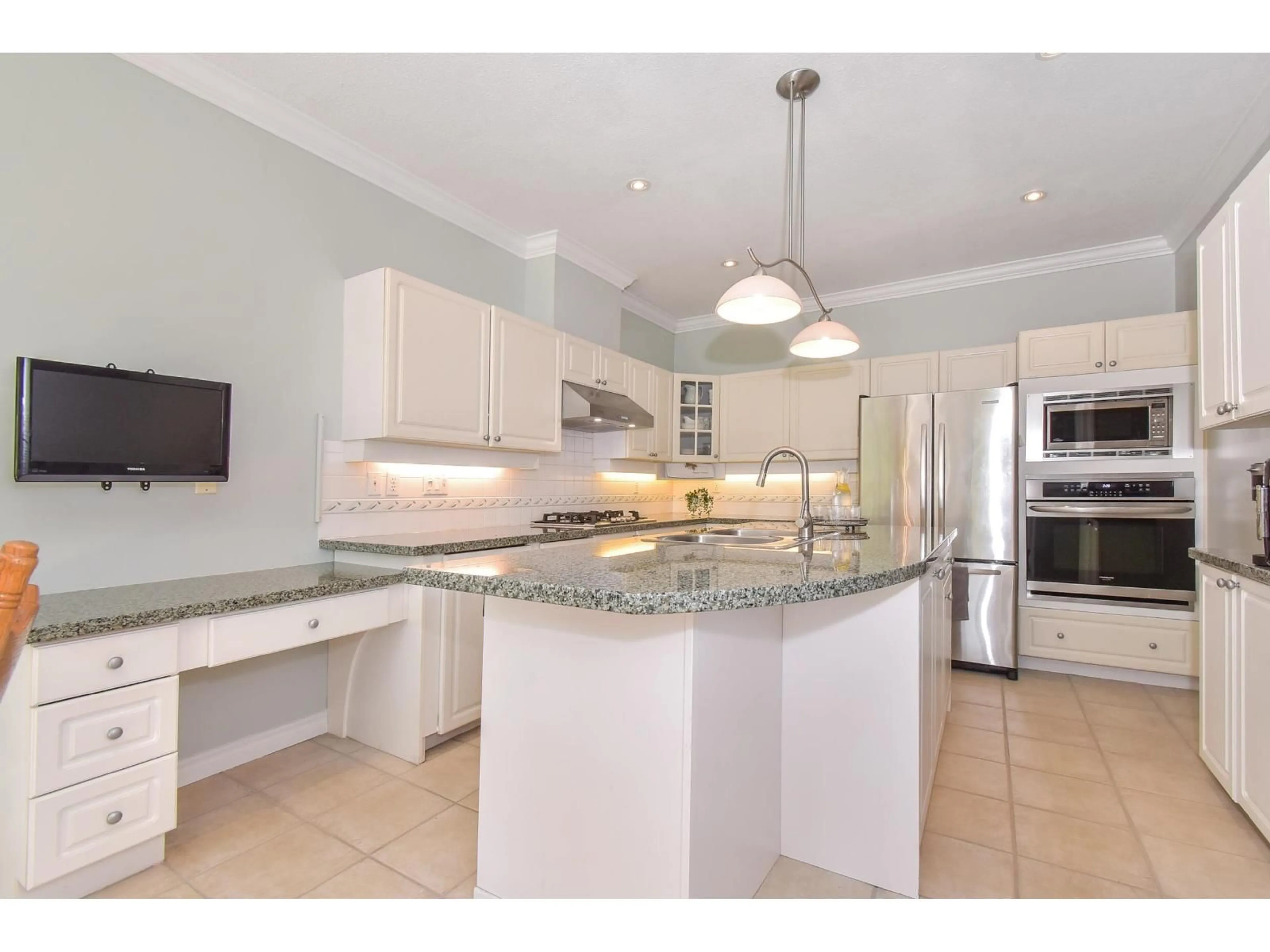 Open concept kitchen, ceramic/tile floor for 54 - 2533 152 STREET, Surrey British Columbia V4P1N4