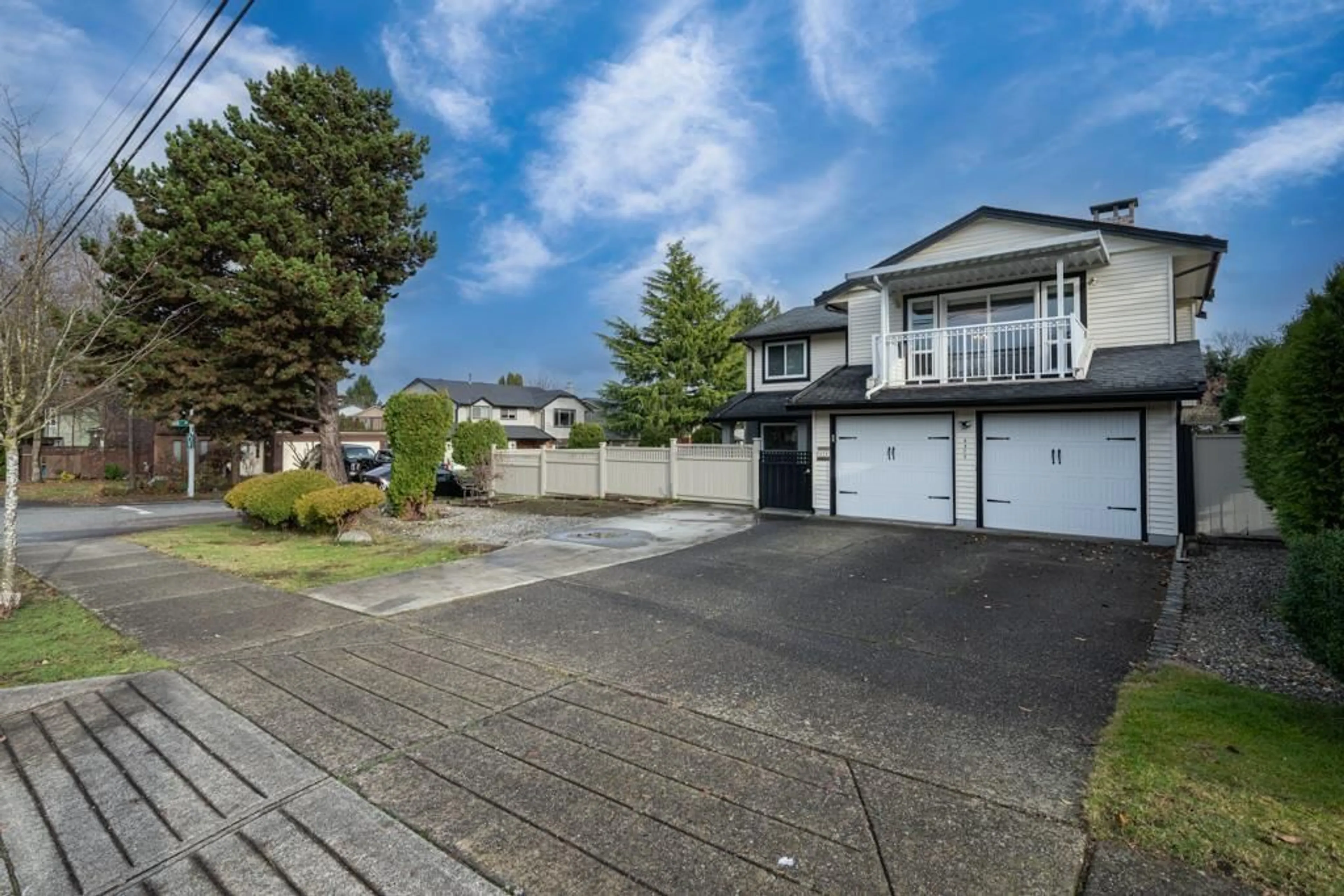 A pic from outside/outdoor area/front of a property/back of a property/a pic from drone, street for 6478 130 STREET, Surrey British Columbia V3W4J1