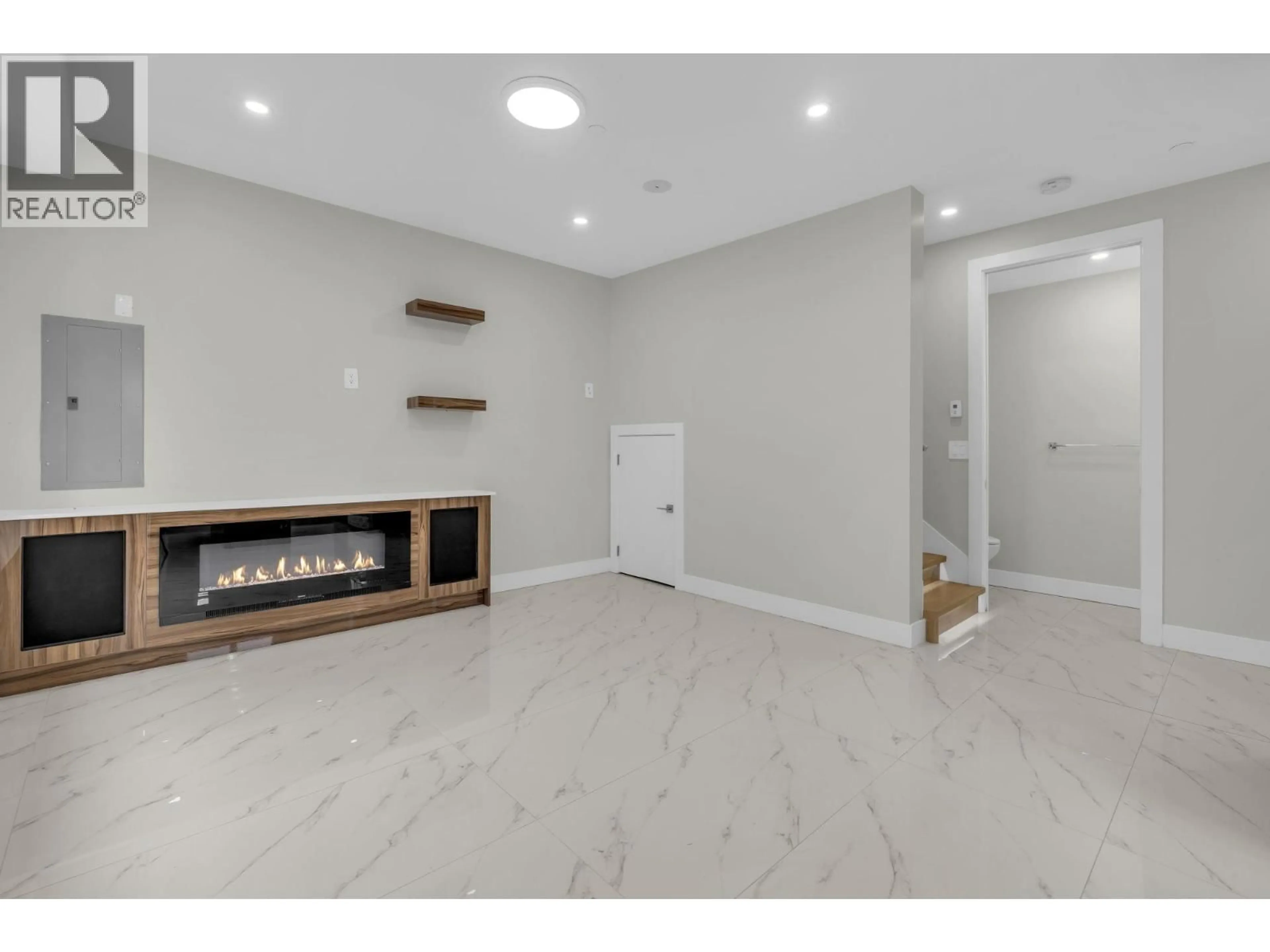 Unknown for 4325 KAMLOOPS STREET, Vancouver British Columbia V5R1M8