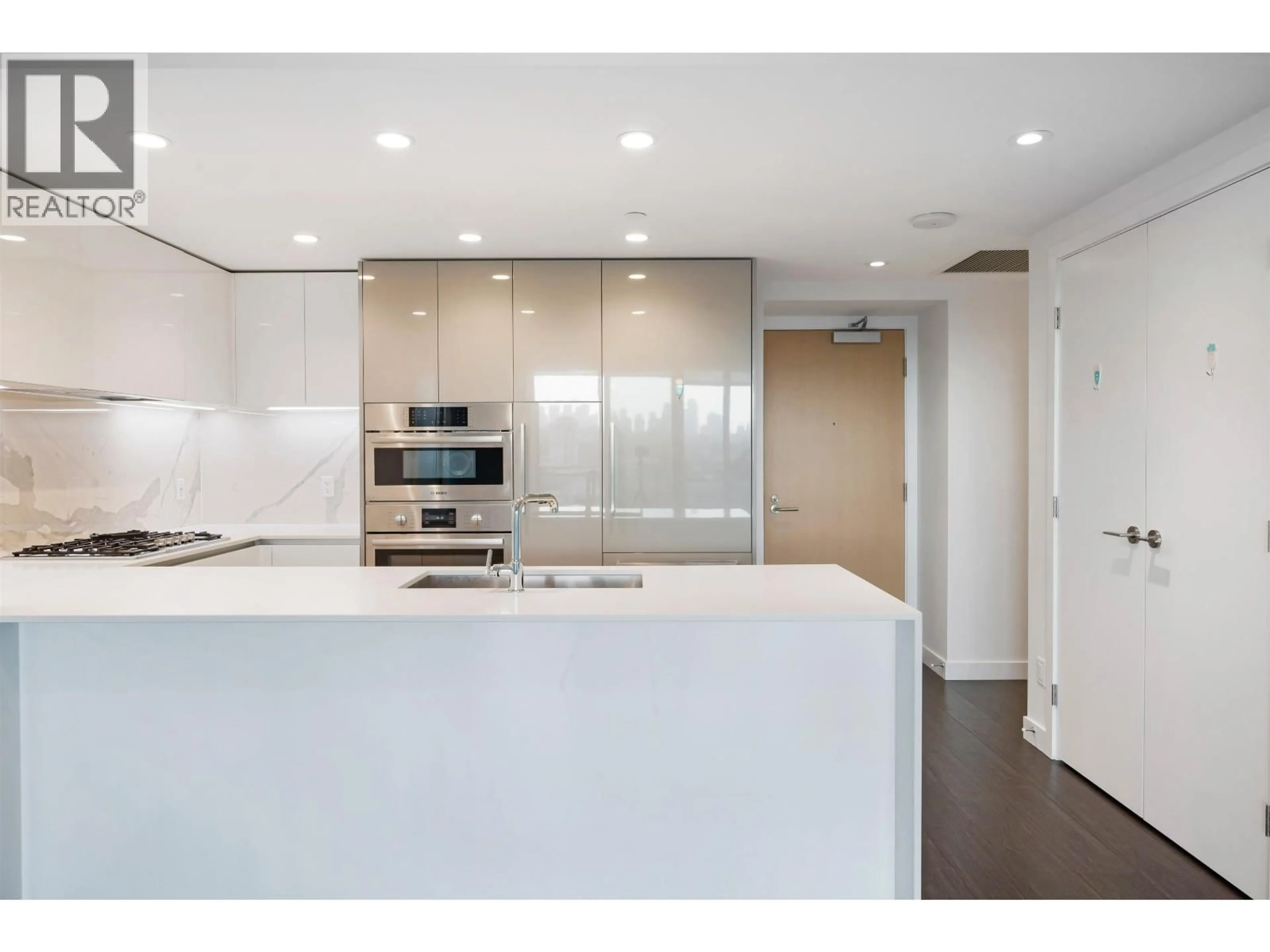 Open concept kitchen, unknown for 507 - 2085 SKYLINE COURT, Burnaby British Columbia V5C0M6