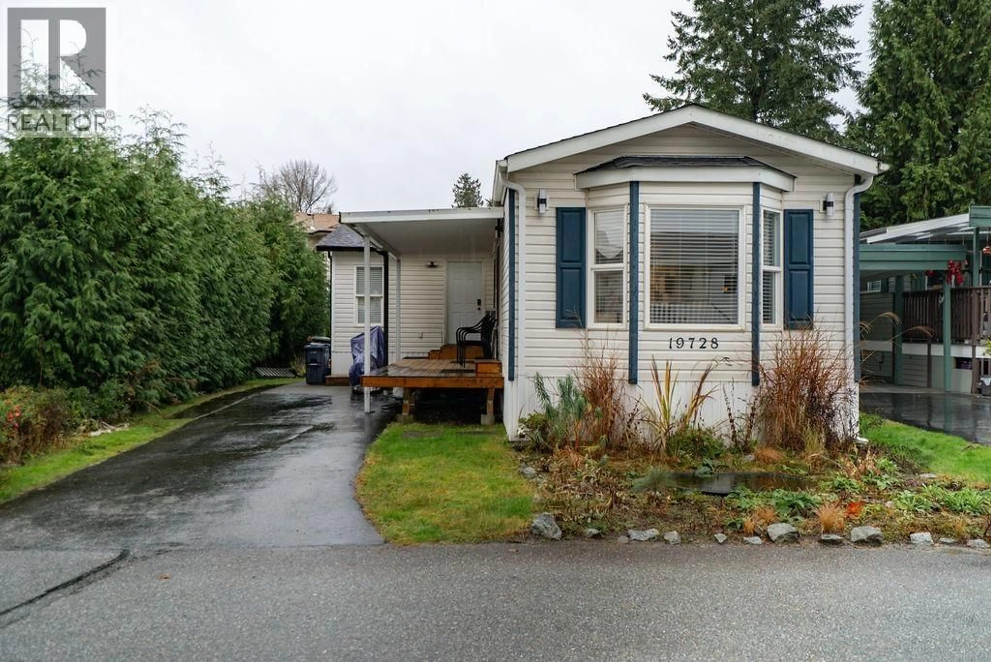 Home with vinyl exterior material, street for 19728 POPLAR PLACE, Pitt Meadows British Columbia V3Y1Z3