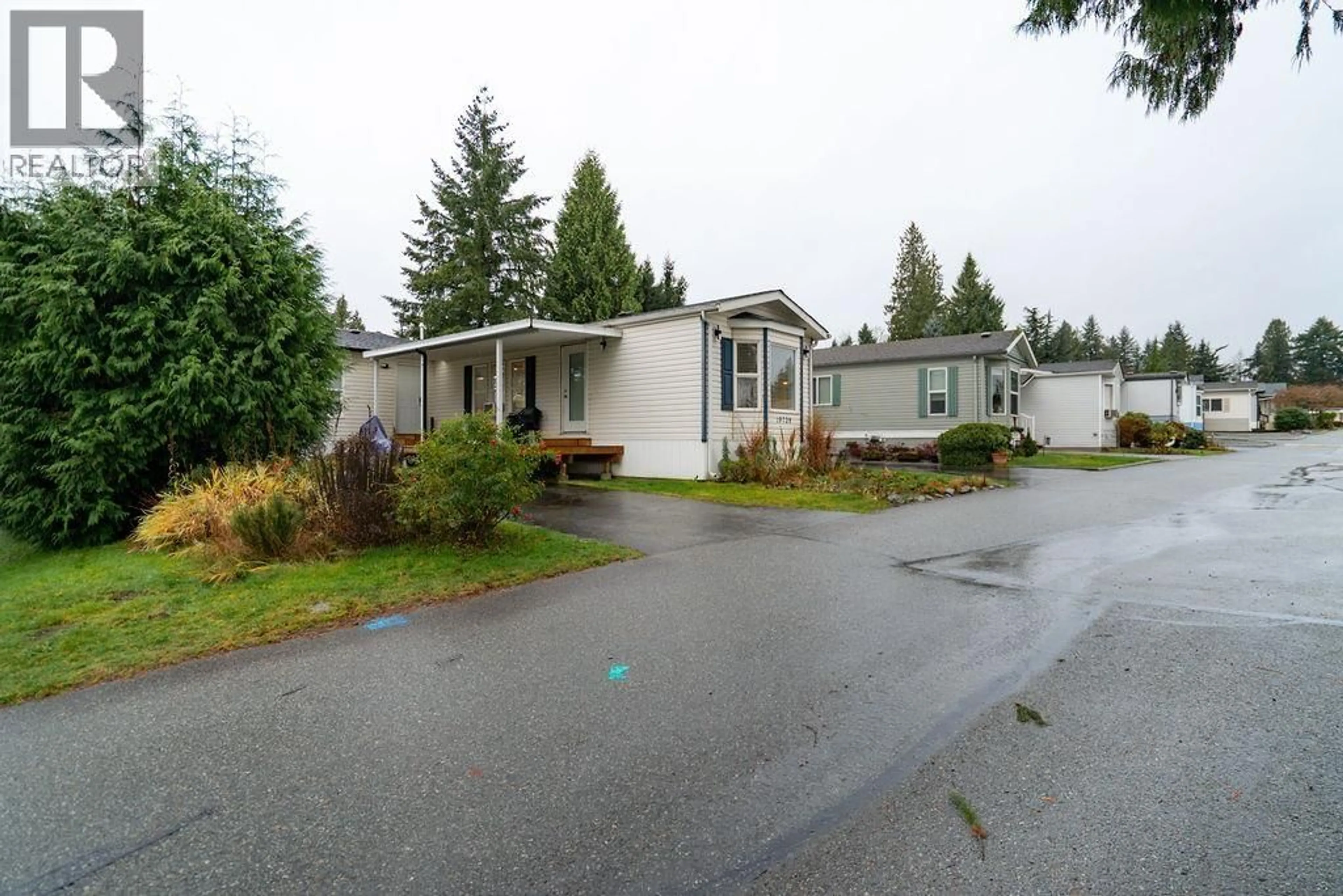 Home with vinyl exterior material, street for 19728 POPLAR PLACE, Pitt Meadows British Columbia V3Y1Z3