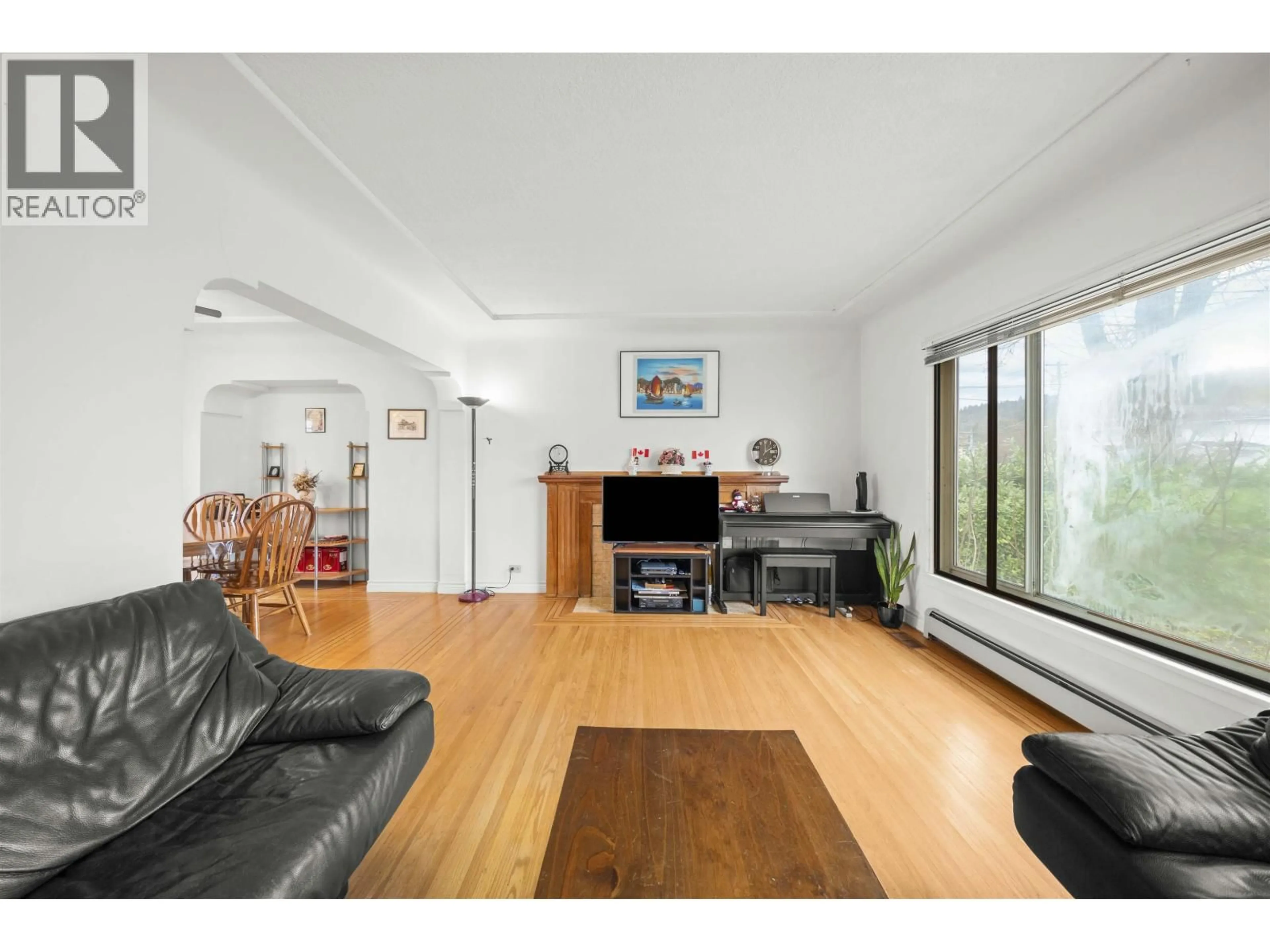 Living room with furniture, unknown for 1371 DUTHIE AVENUE, Burnaby British Columbia V5A2R5