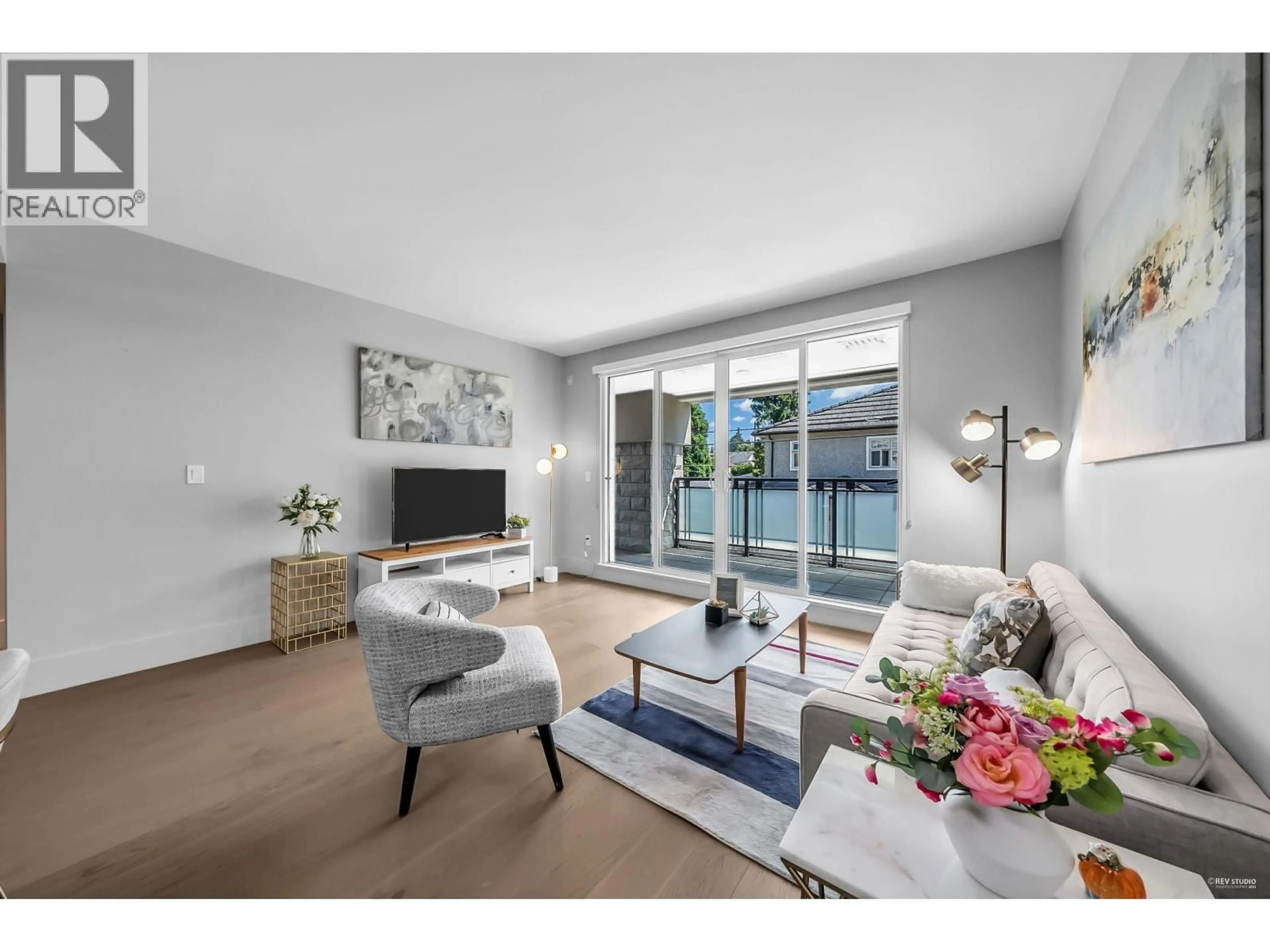 Living room with furniture, unknown for 204 - 2089 43RD AVENUE, Vancouver British Columbia V6M2C8