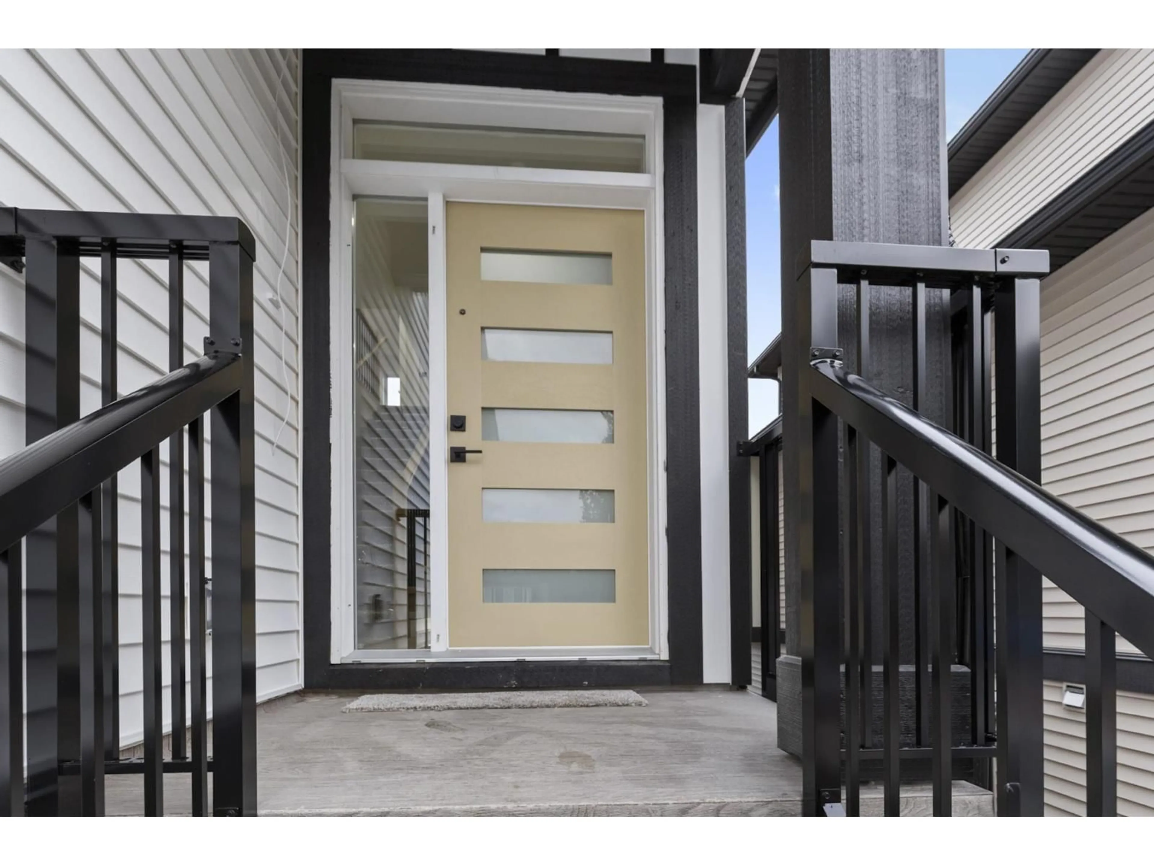 Indoor entryway for 8588 DUNBAR WAY, Mission British Columbia V4S0A7