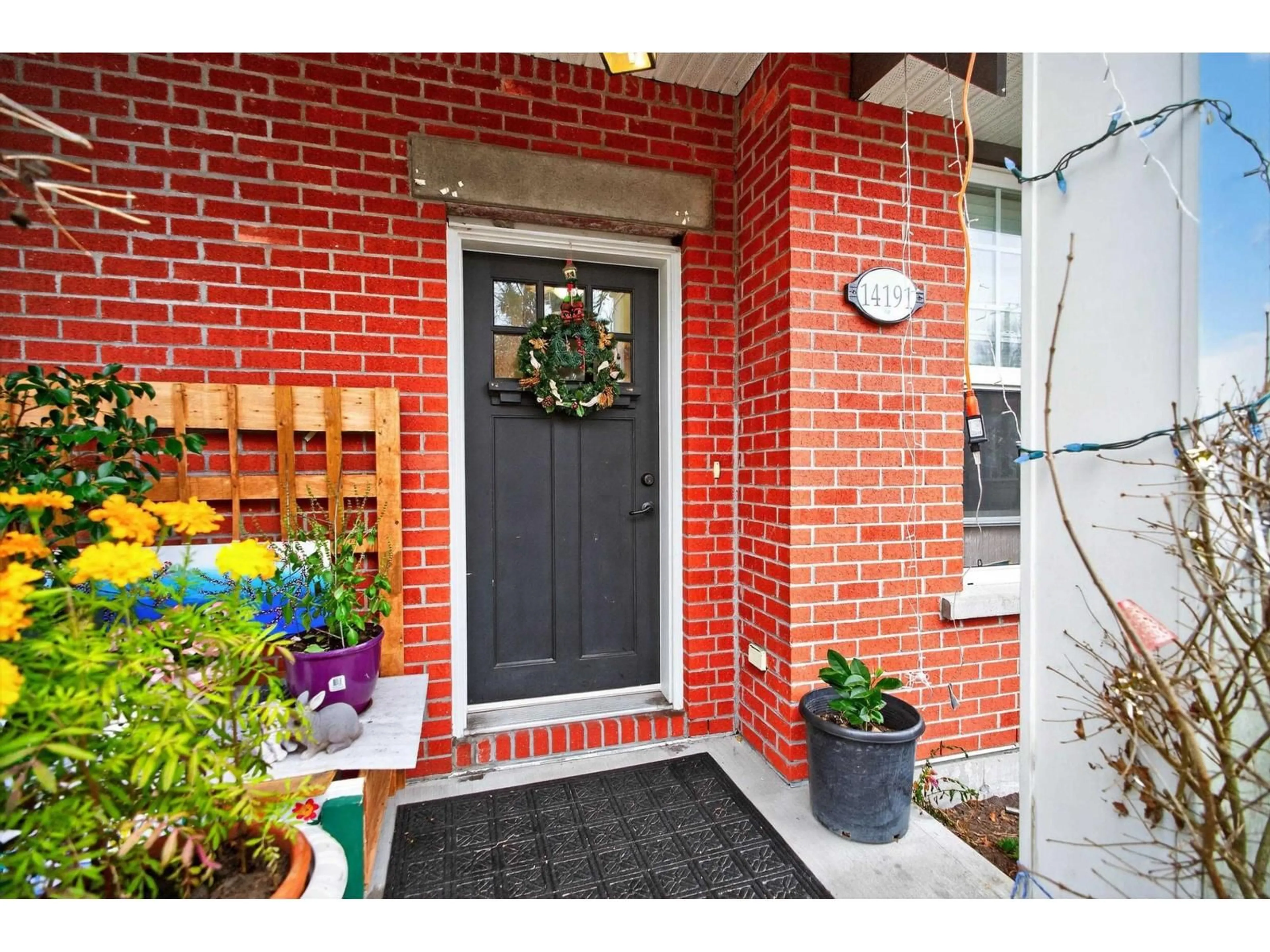 Indoor entryway for 14191 60 AVENUE, Surrey British Columbia V3X0G1