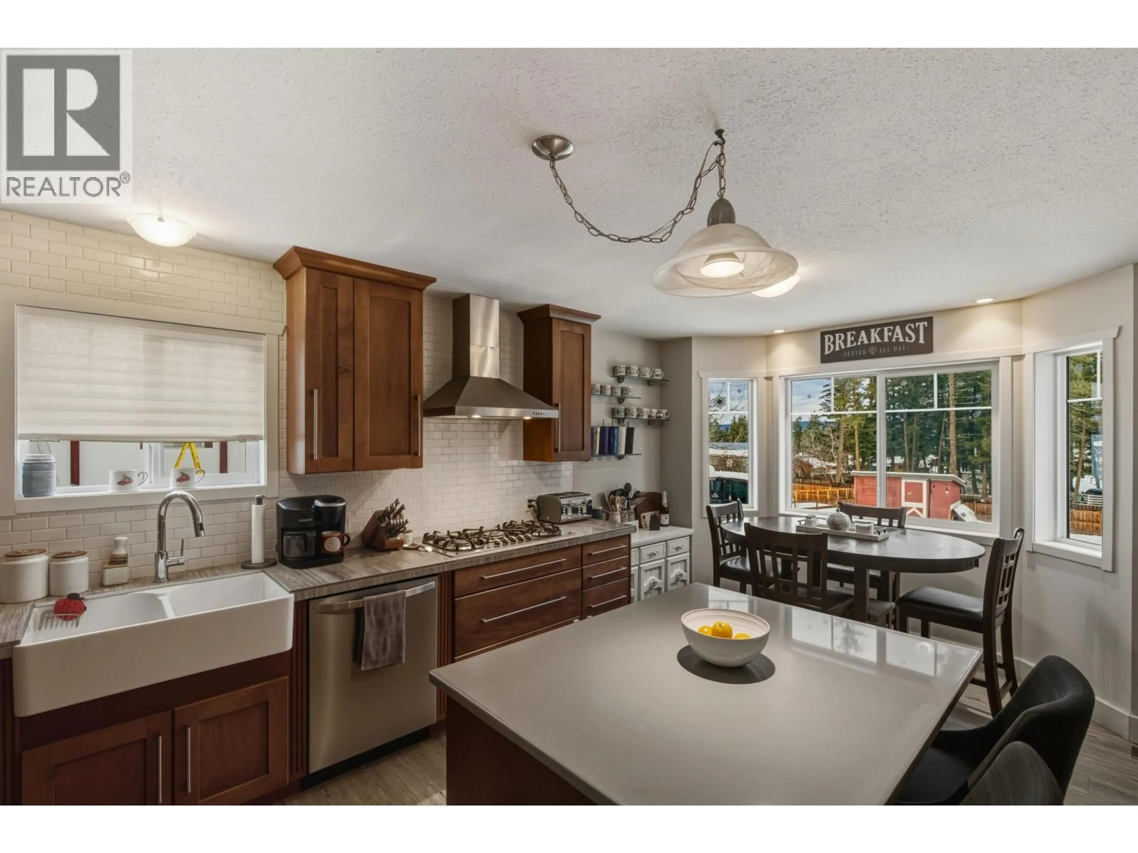 Open concept kitchen, ceramic/tile floor for 506 SCHMIDT ROAD, Williams Lake British Columbia V2G3J8