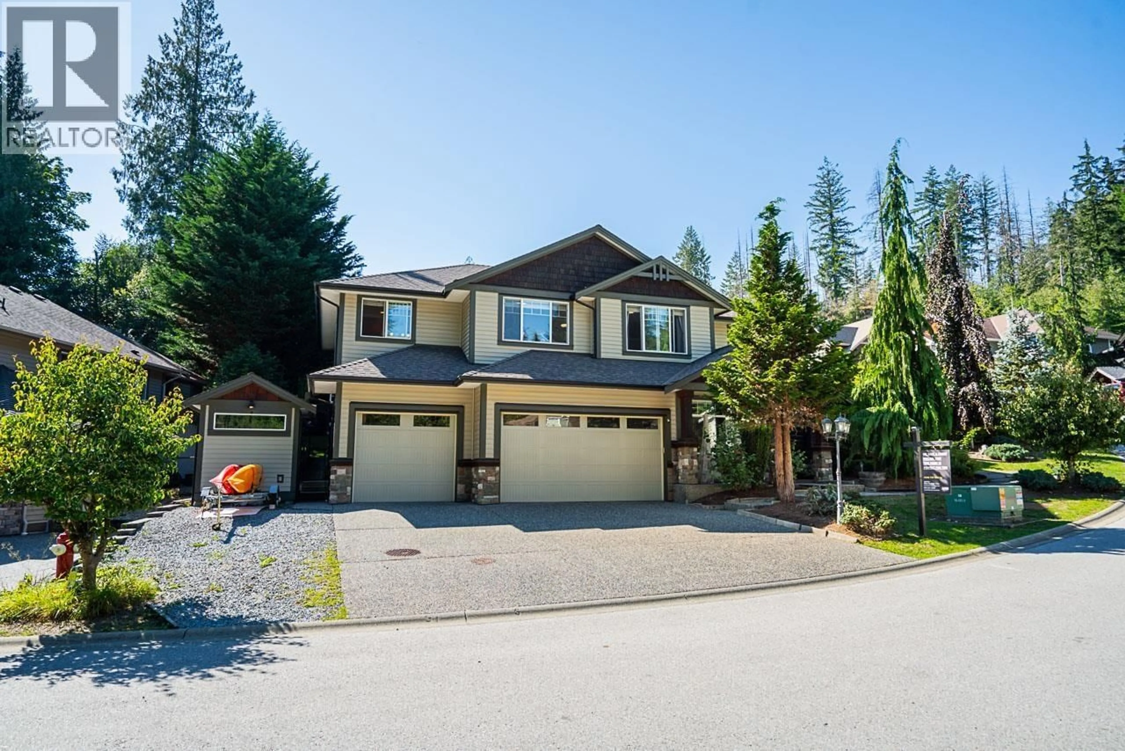 A pic from outside/outdoor area/front of a property/back of a property/a pic from drone, street for 16 - 13210 SHOESMITH CRESCENT, Maple Ridge British Columbia V4R0C1