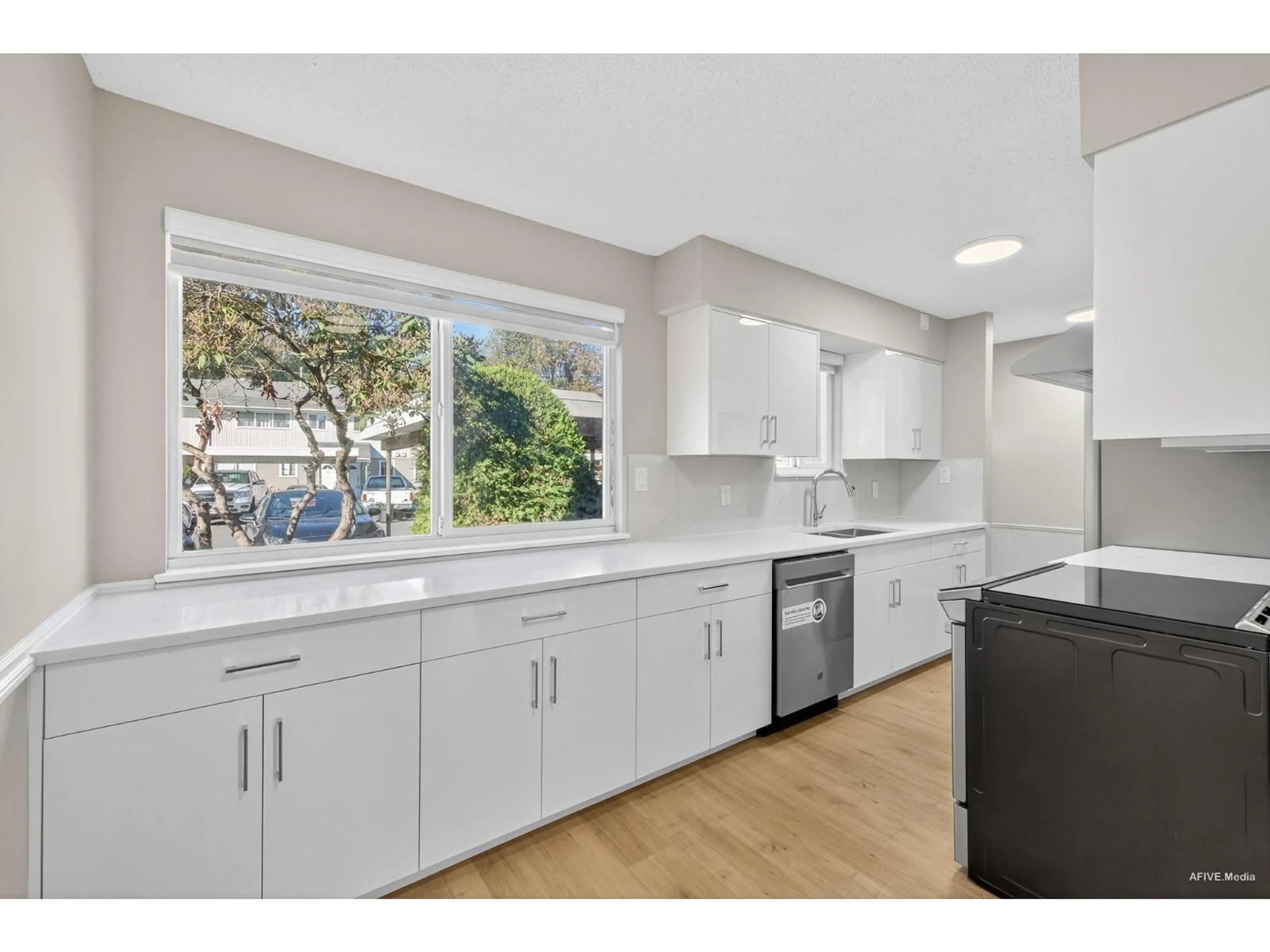 Open concept kitchen, ceramic/tile floor for 99 - 45185 WOLFE ROAD, Chilliwack British Columbia V2P1V5