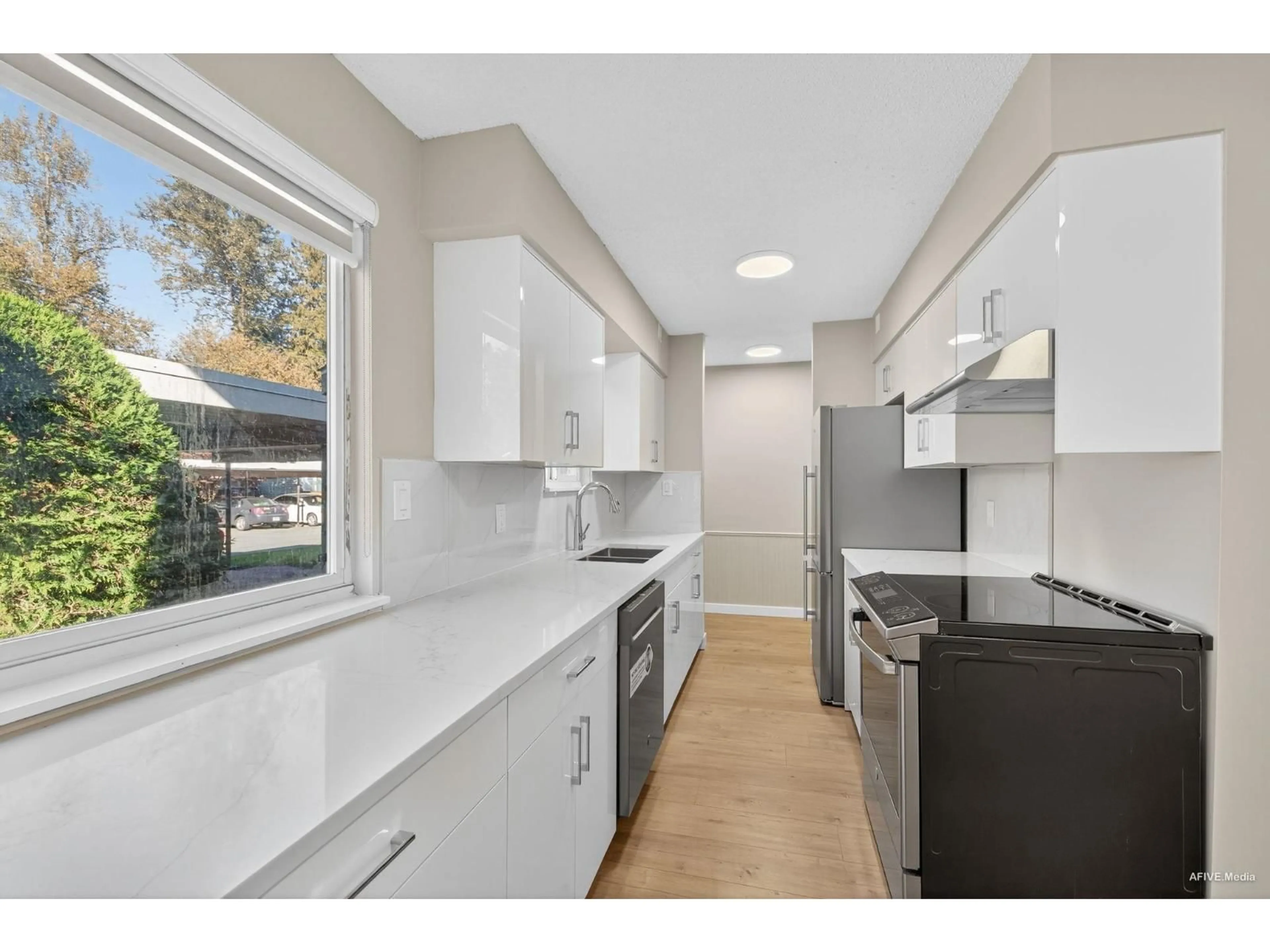 Standard kitchen, ceramic/tile floor for 99 - 45185 WOLFE ROAD, Chilliwack British Columbia V2P1V5