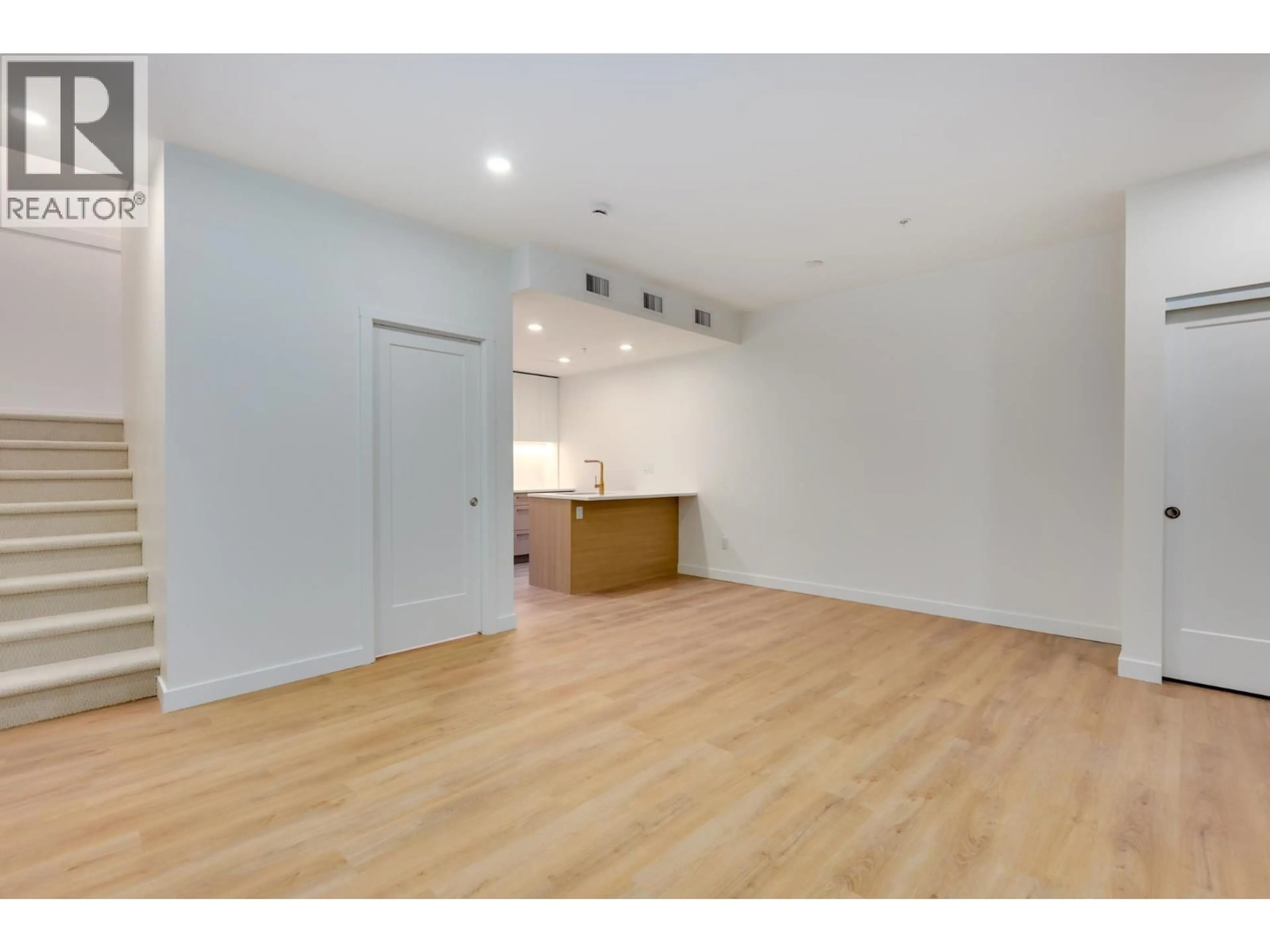 A pic of a room for 113 - 390 GUILBY STREET, Coquitlam British Columbia V3K3Y6