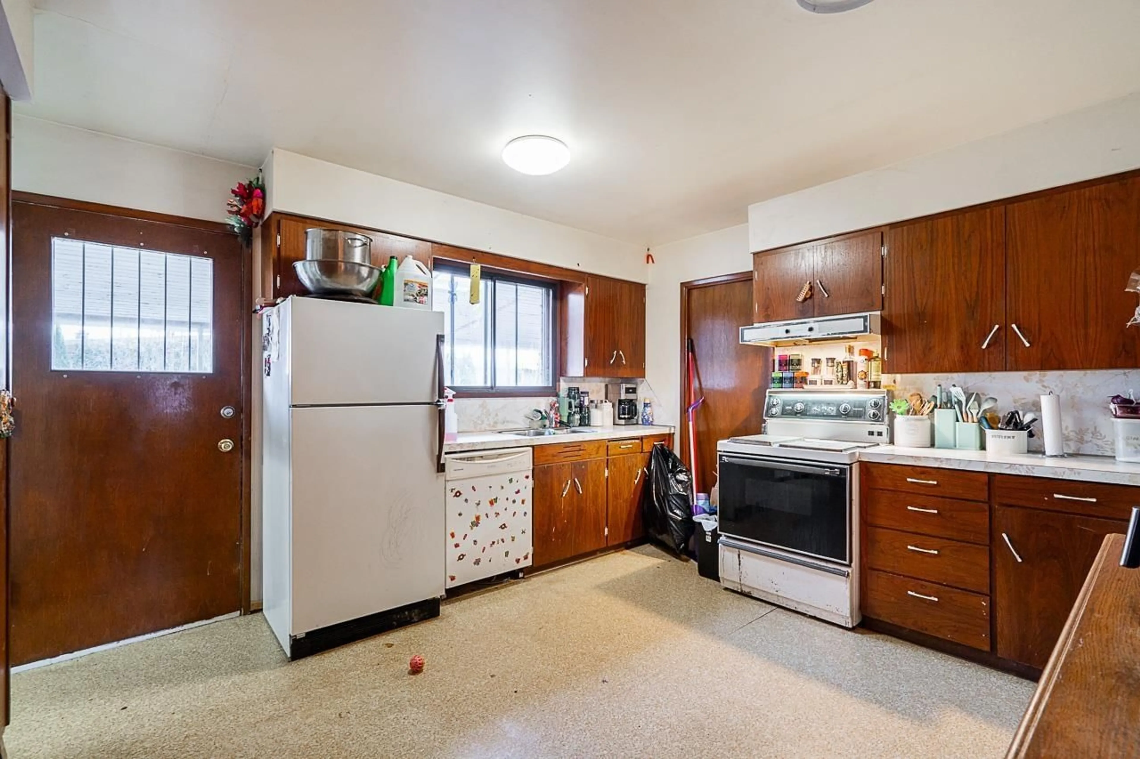 Standard kitchen, unknown for 45596 LEWIS AVENUE, Chilliwack British Columbia V2P3C6