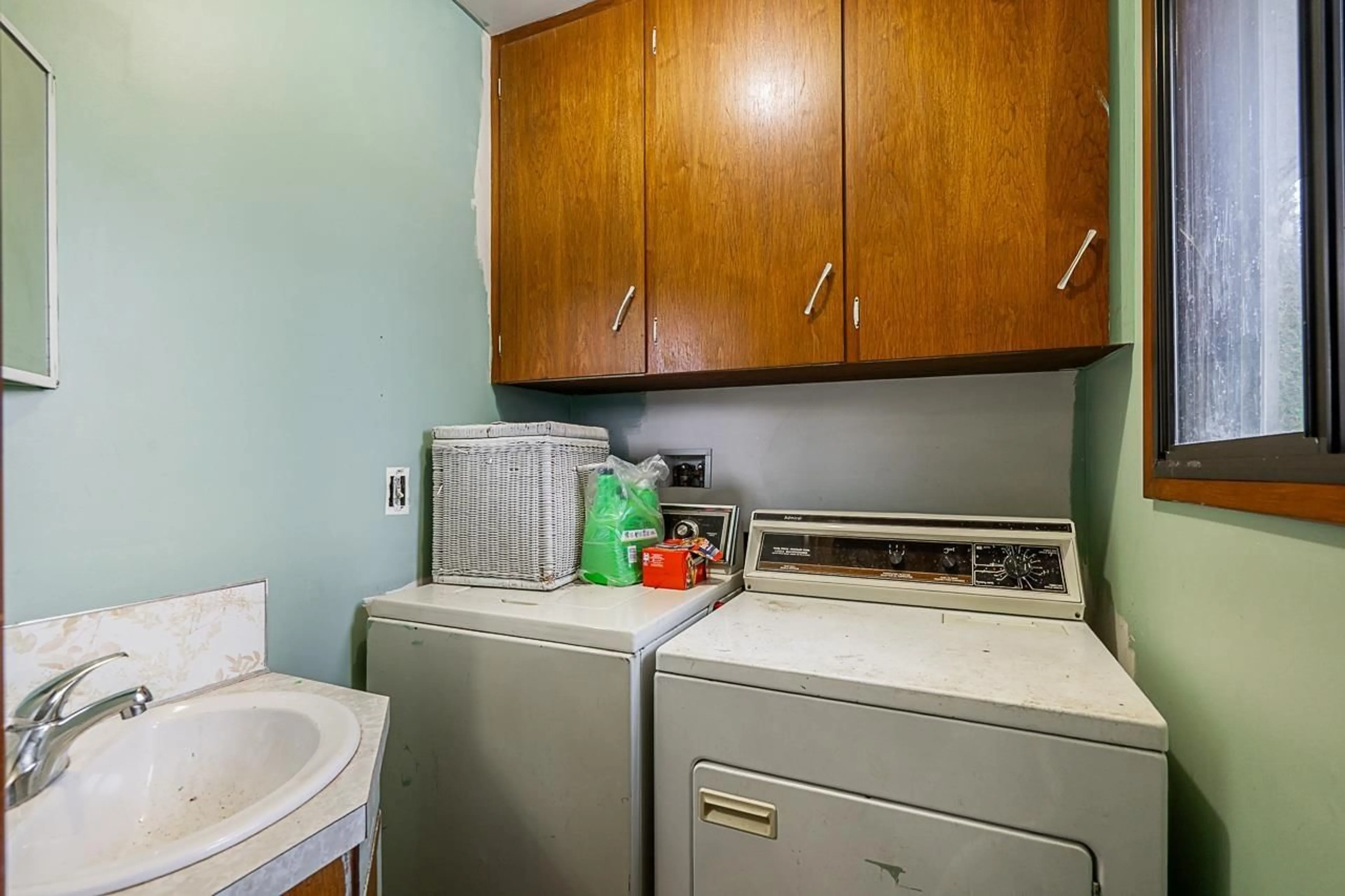 Laundry room for 45596 LEWIS AVENUE, Chilliwack British Columbia V2P3C6