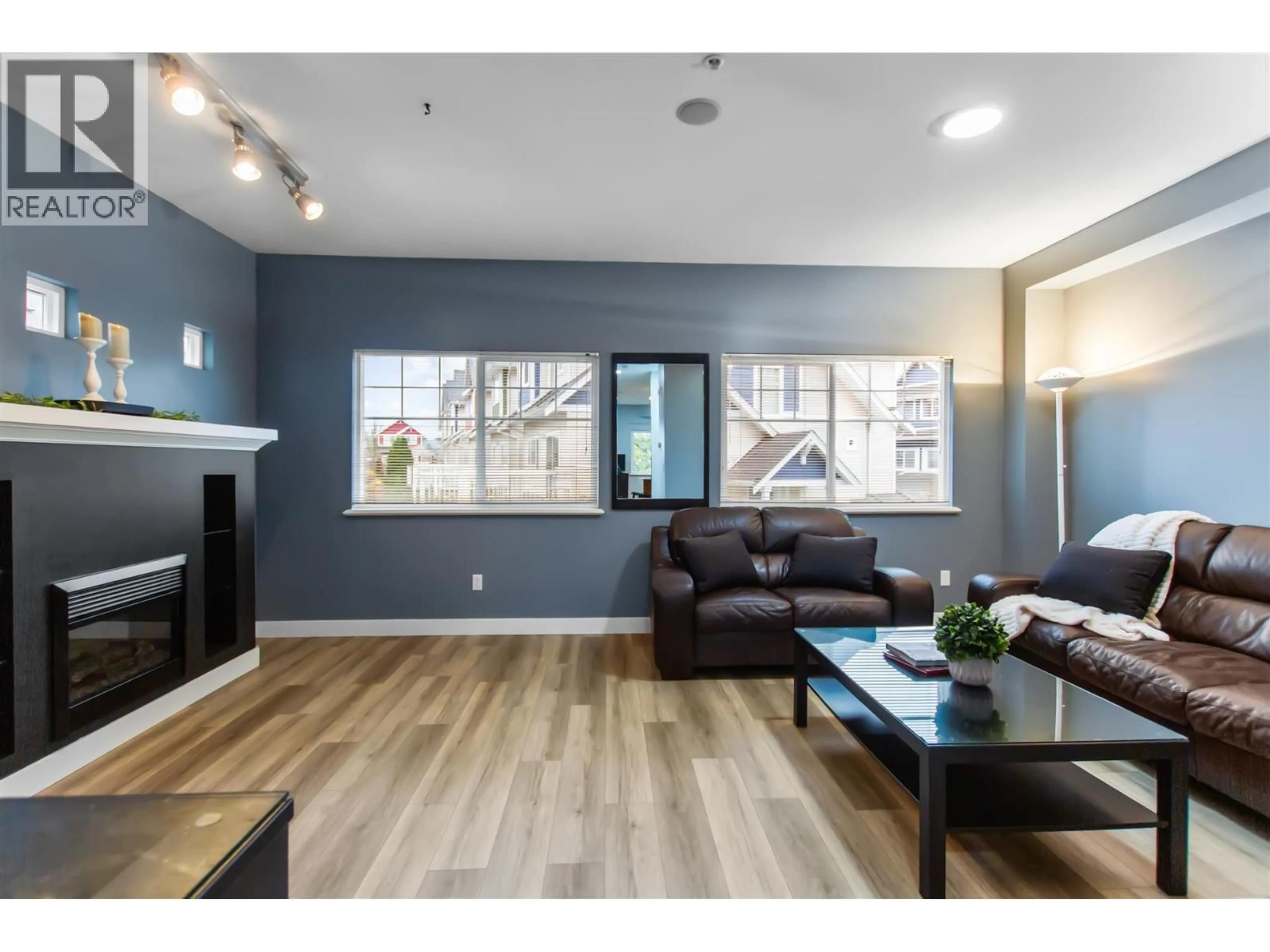 Living room with furniture, wood/laminate floor for 9 - 1108 RIVERSIDE CLOSE, Port Coquitlam British Columbia V3B8C2