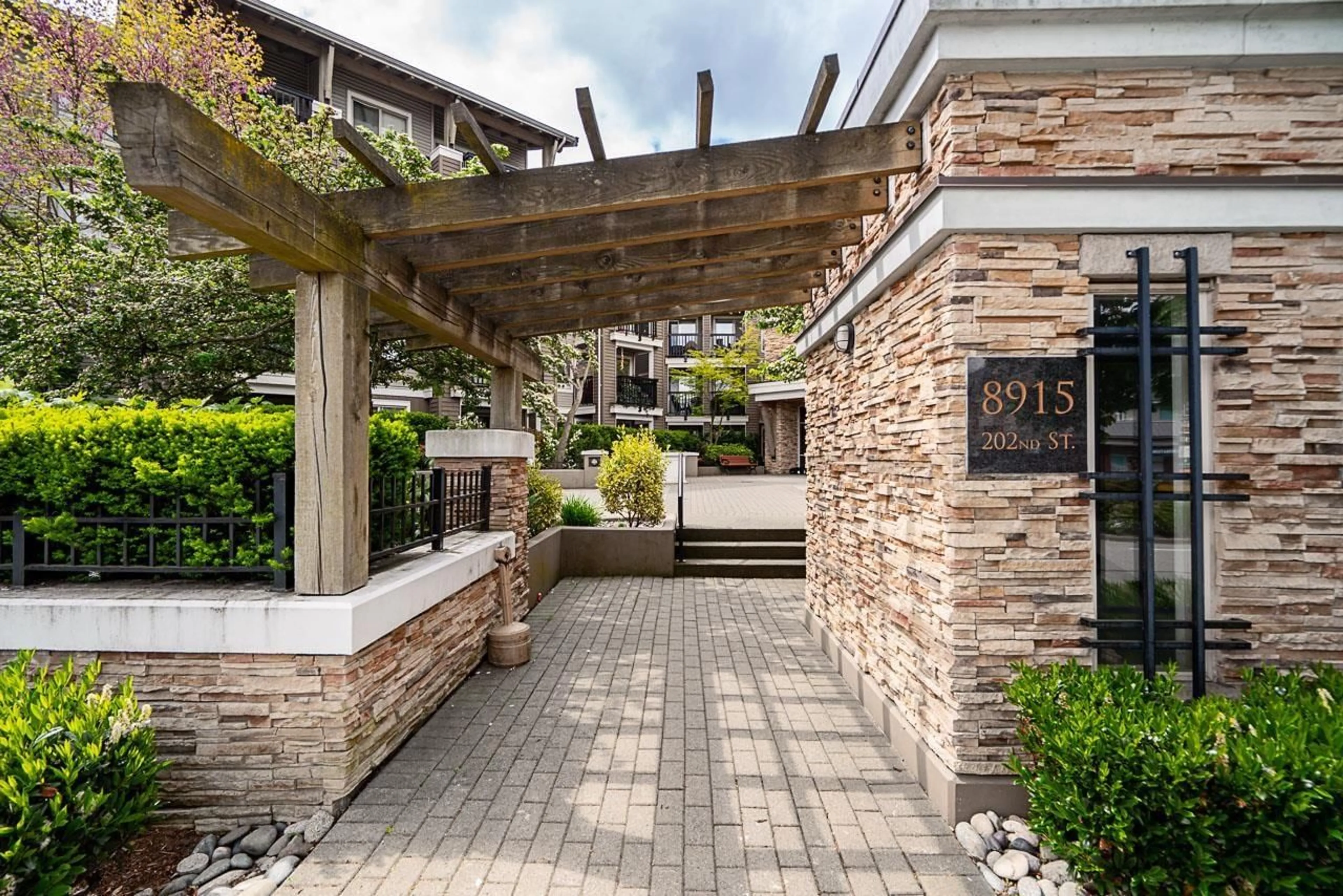 Patio, street for 322 - 8915 202 STREET, Langley British Columbia V1M0B5