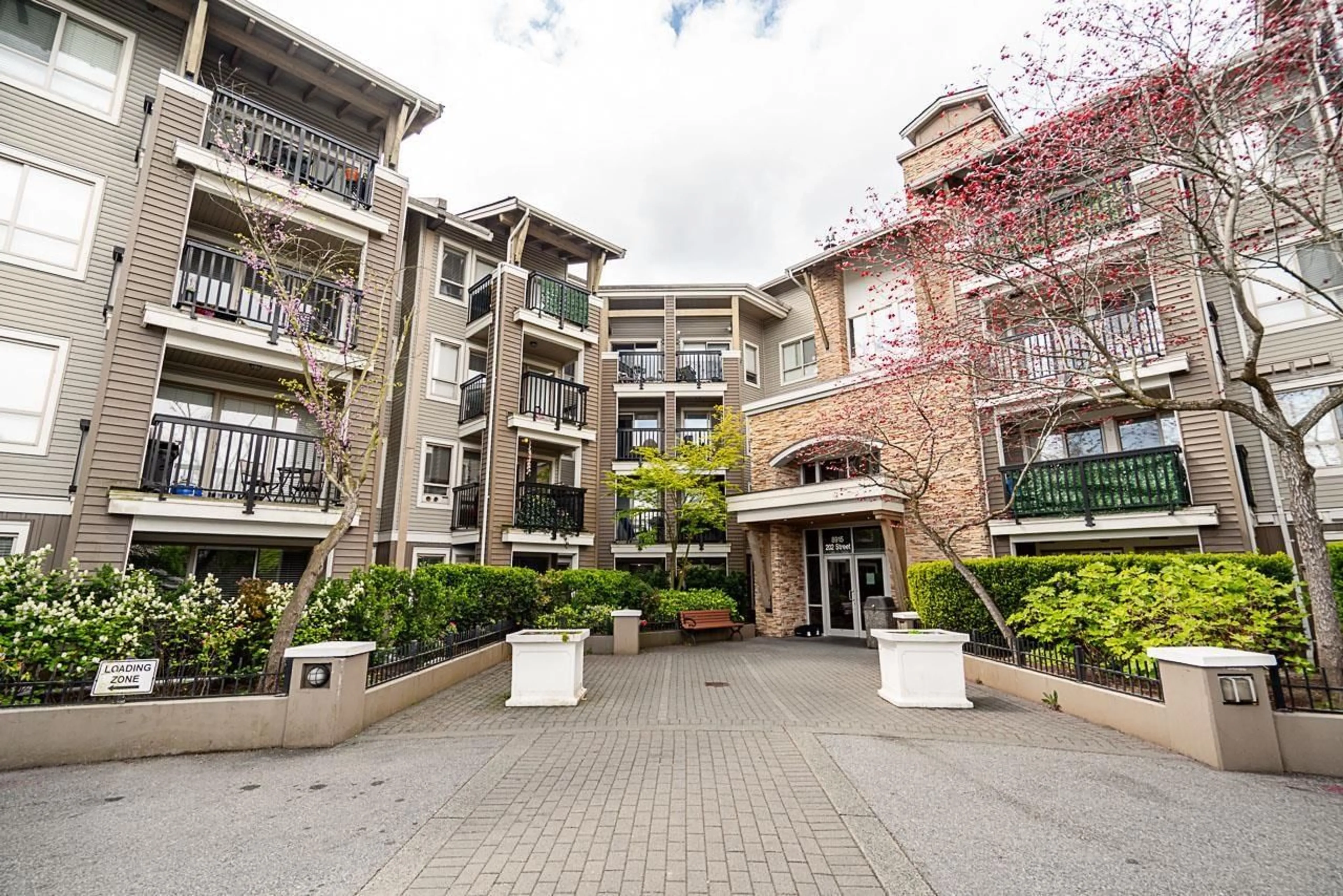 Patio, street for 322 - 8915 202 STREET, Langley British Columbia V1M0B5