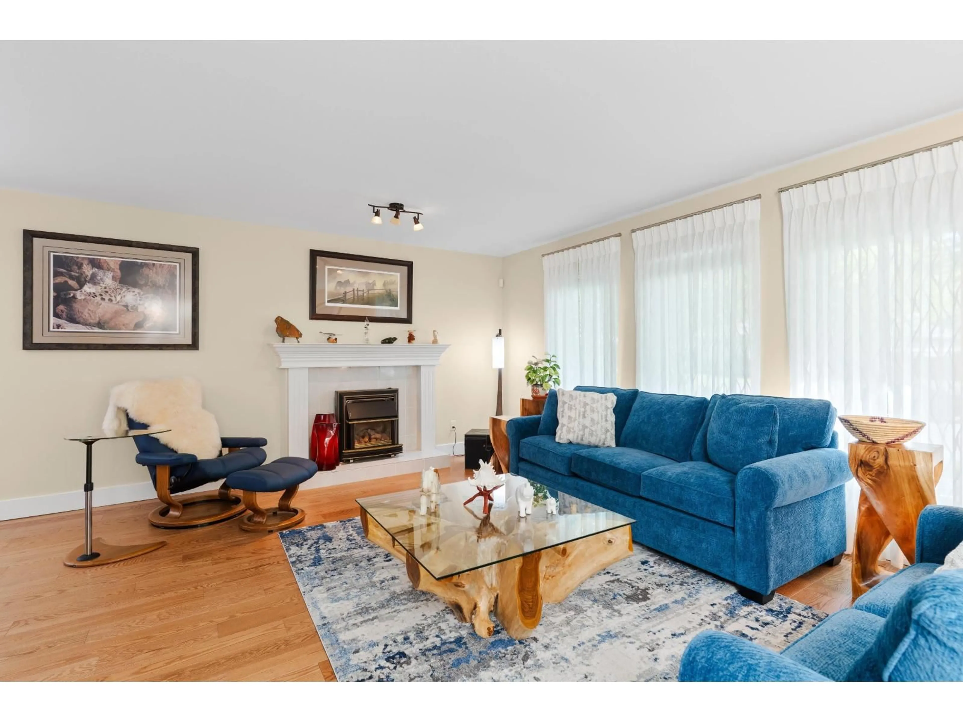 Living room with furniture, wood/laminate floor for 9253 203B STREET, Langley British Columbia V1M2L8