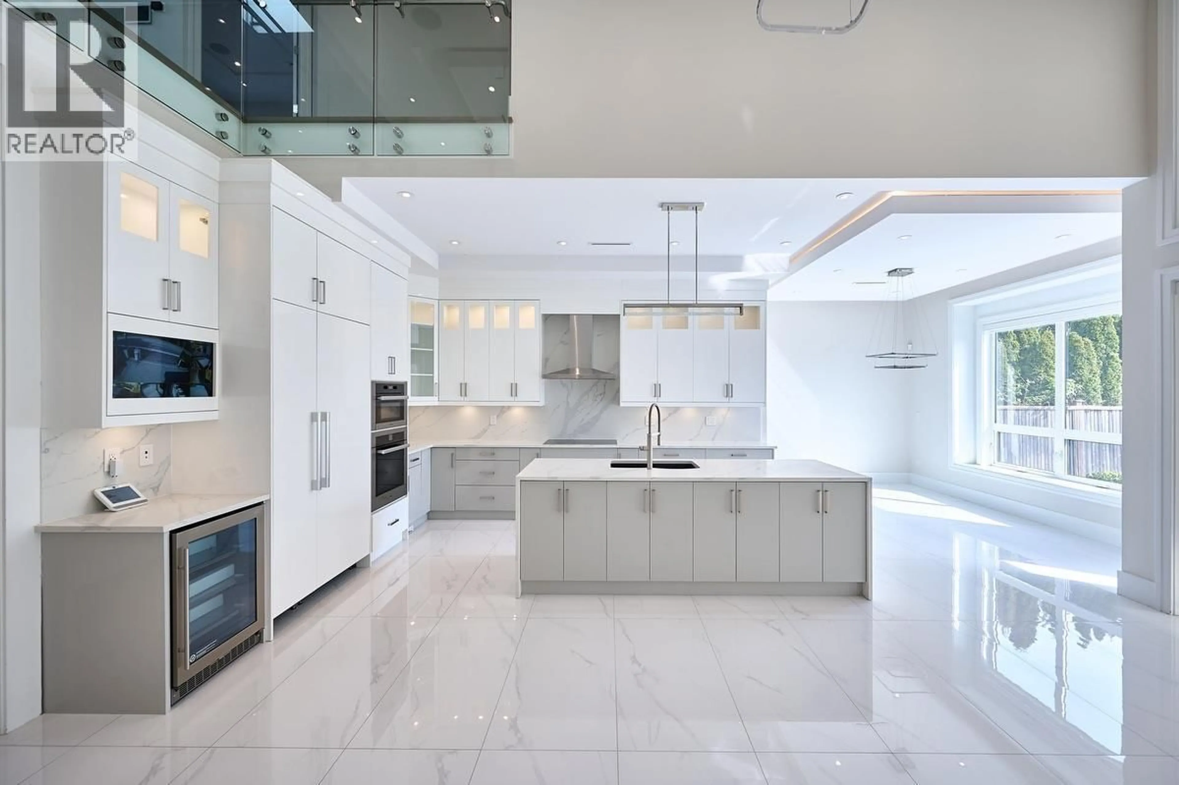 Contemporary kitchen, ceramic/tile floor for 7680 STEVESTON HIGHWAY, Richmond British Columbia V7A1M2