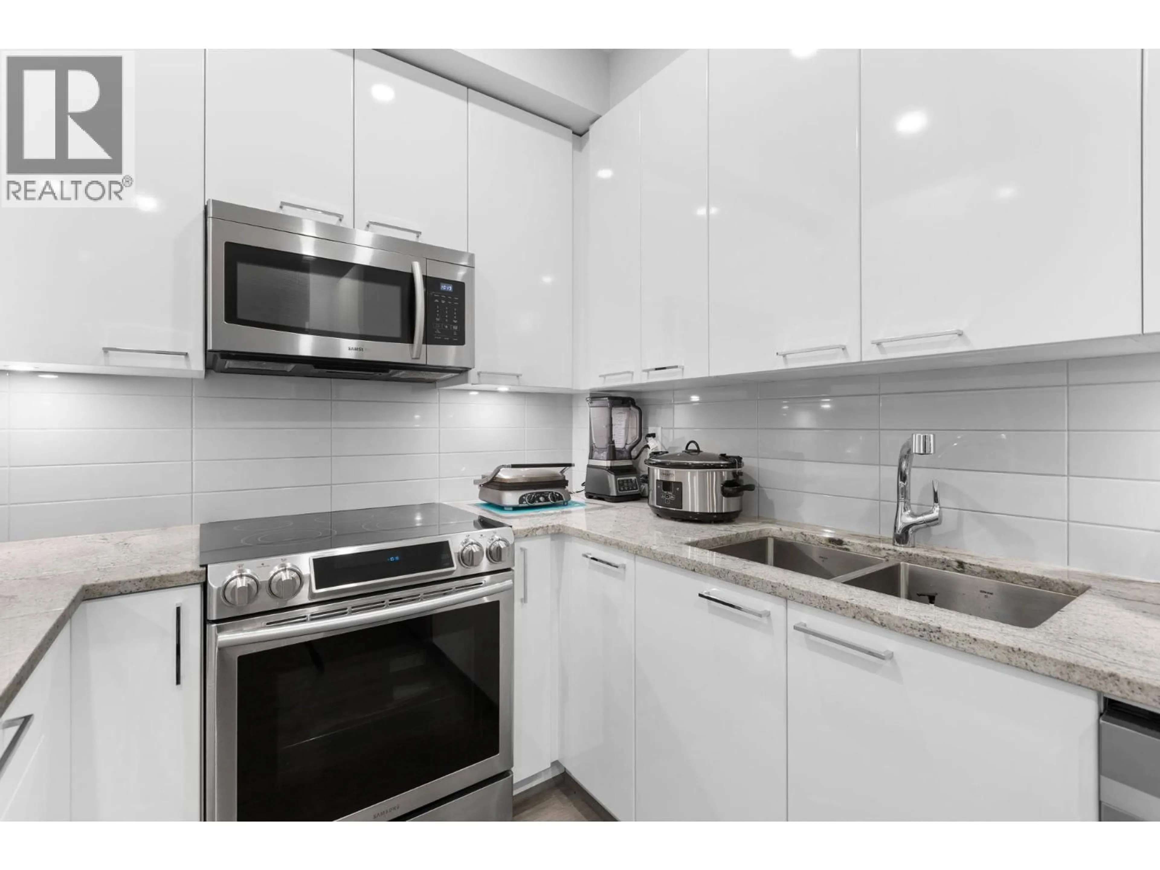 Standard kitchen, ceramic/tile floor for 306 - 22315 122 AVENUE, Maple Ridge British Columbia V2X4K7