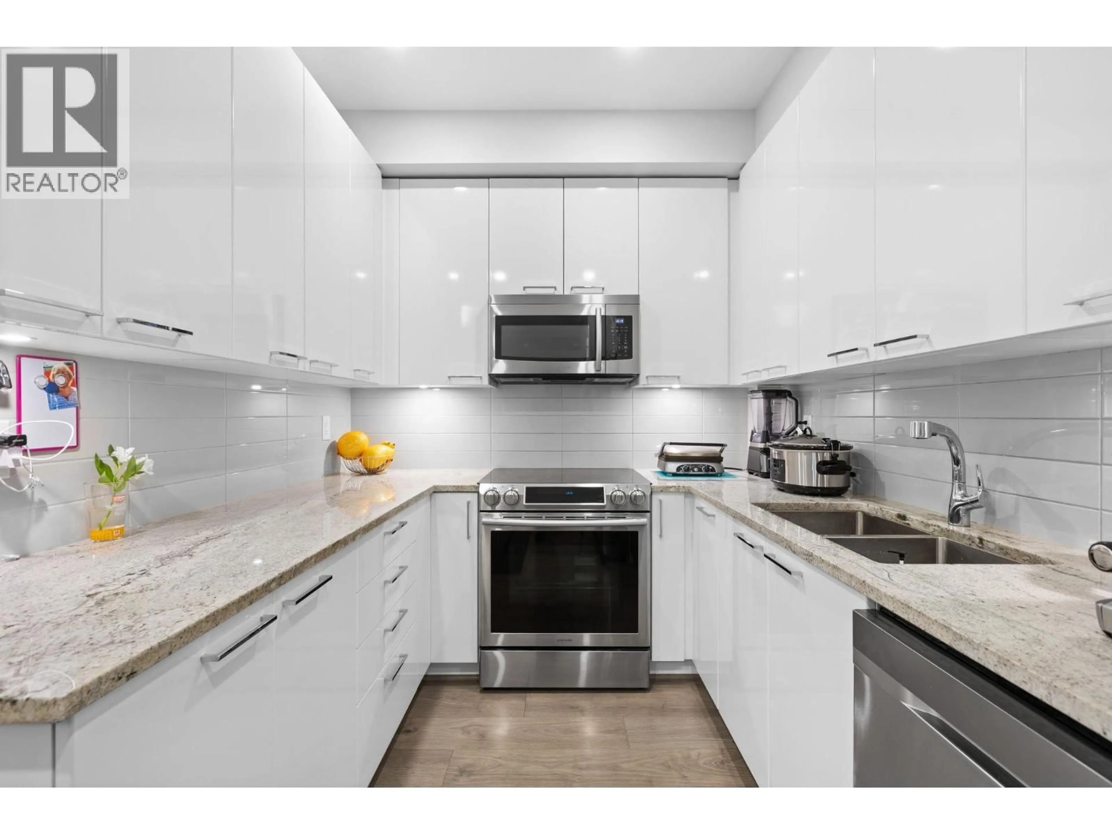 Standard kitchen, ceramic/tile floor for 306 - 22315 122 AVENUE, Maple Ridge British Columbia V2X4K7