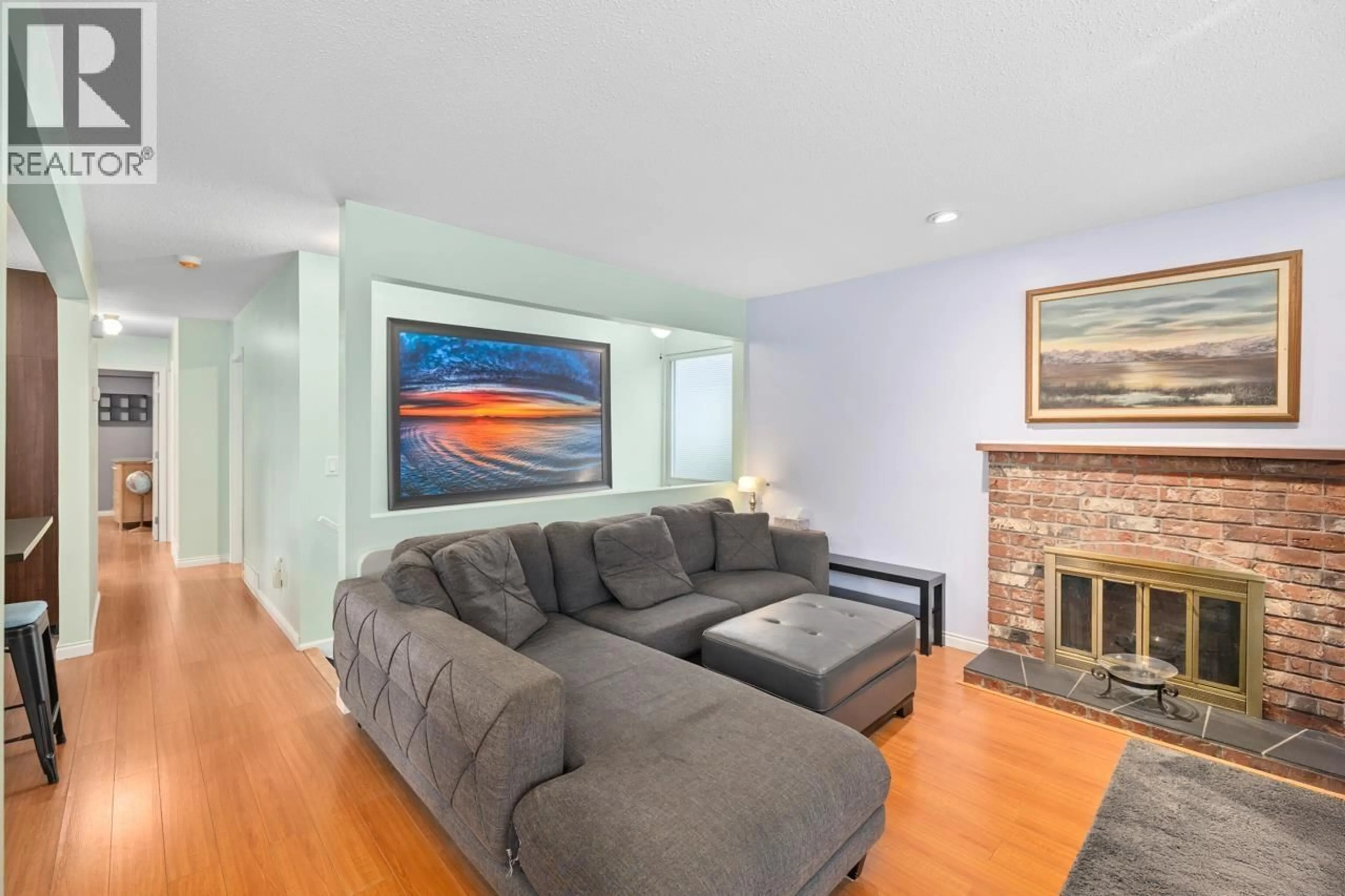 Living room with furniture, unknown for 8225 18TH AVENUE, Burnaby British Columbia V3N1K4