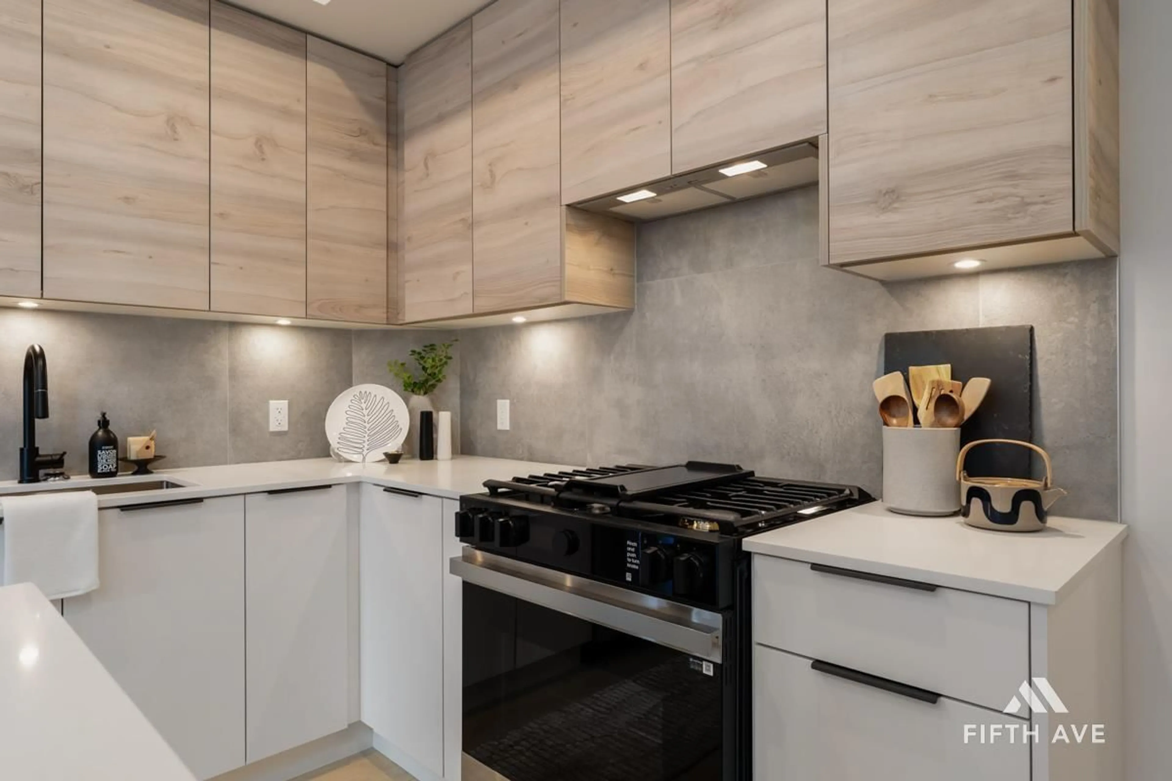 Contemporary kitchen, ceramic/tile floor for 210 - 30490 CARDINAL AVENUE, Abbotsford British Columbia V2T0A5