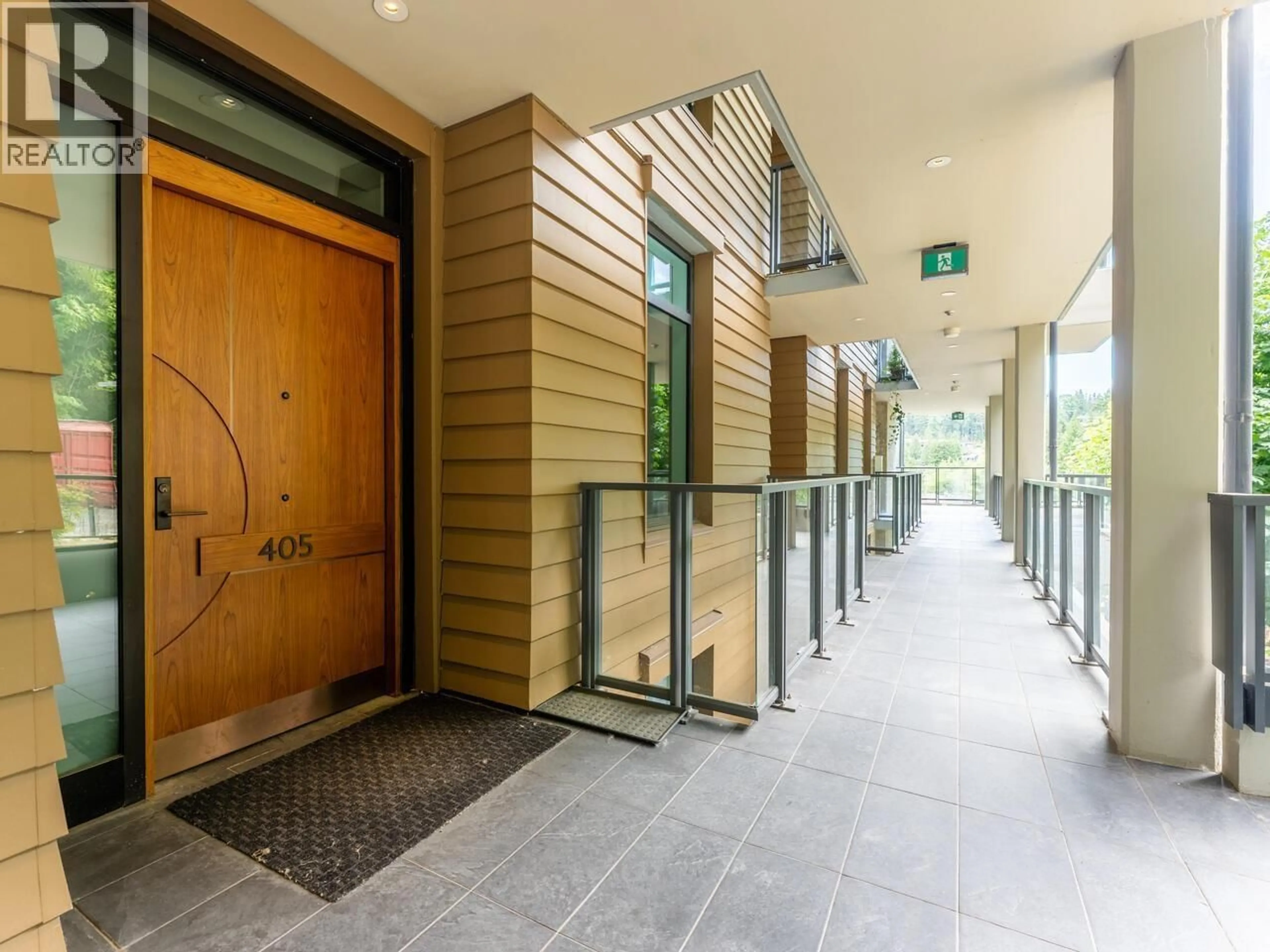 Indoor foyer for 405 - 6687 NELSON AVENUE, West Vancouver British Columbia V7W2B2