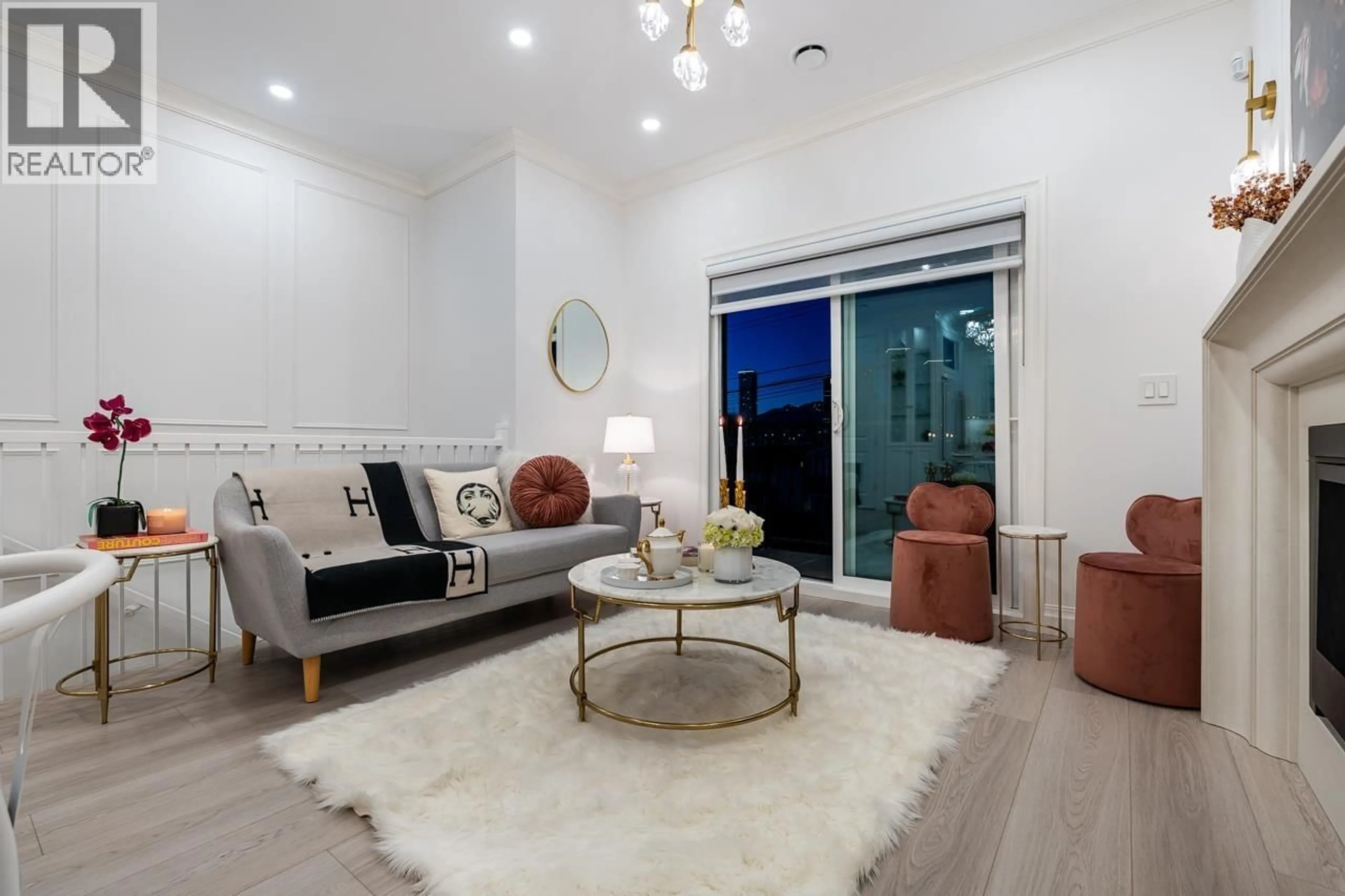 Living room with furniture, unknown for 5138 DOMINION STREET, Burnaby British Columbia V5G1C9