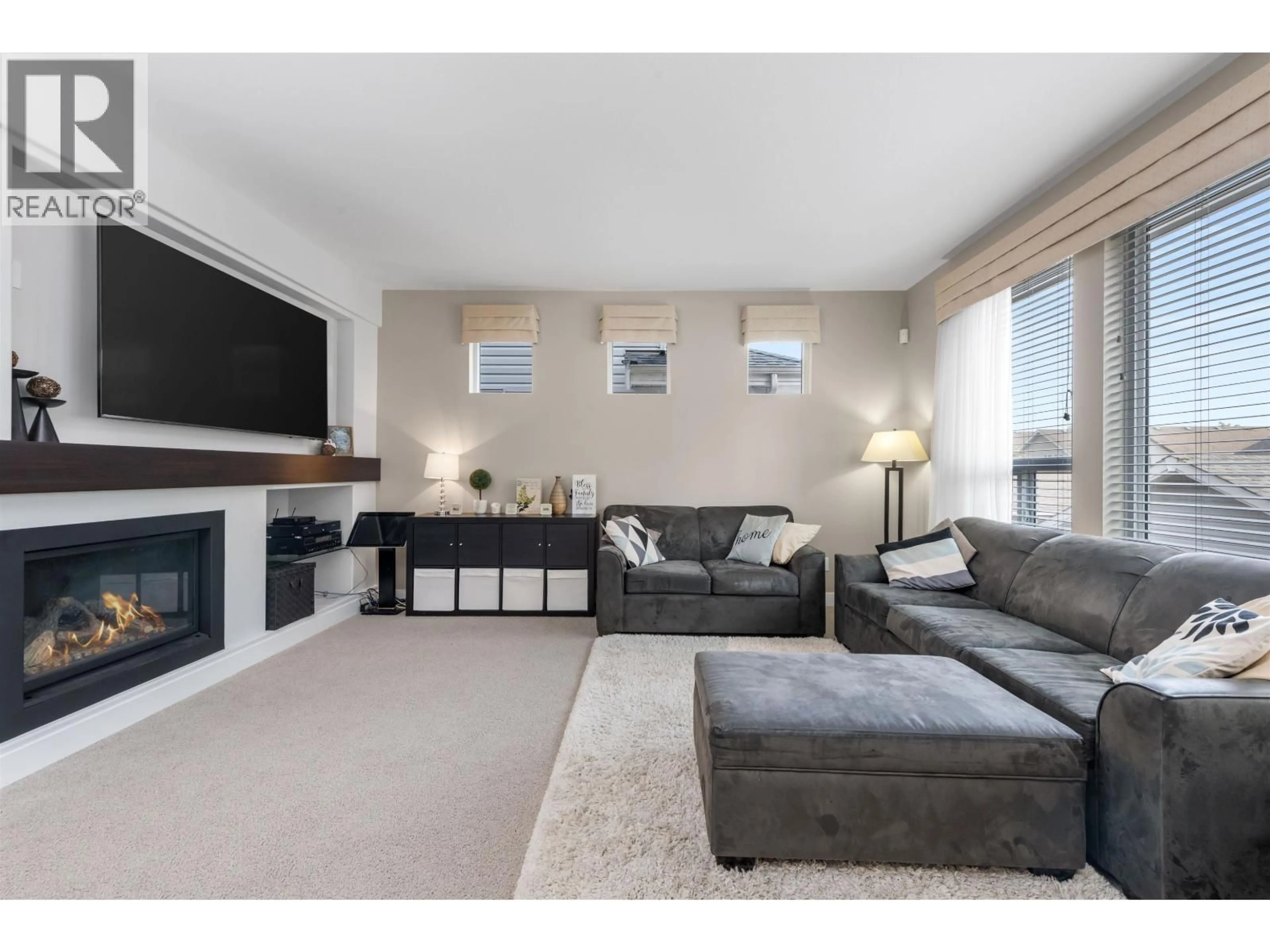 Living room with furniture, unknown for 3382 DARWIN AVENUE, Coquitlam British Columbia V3B0C9