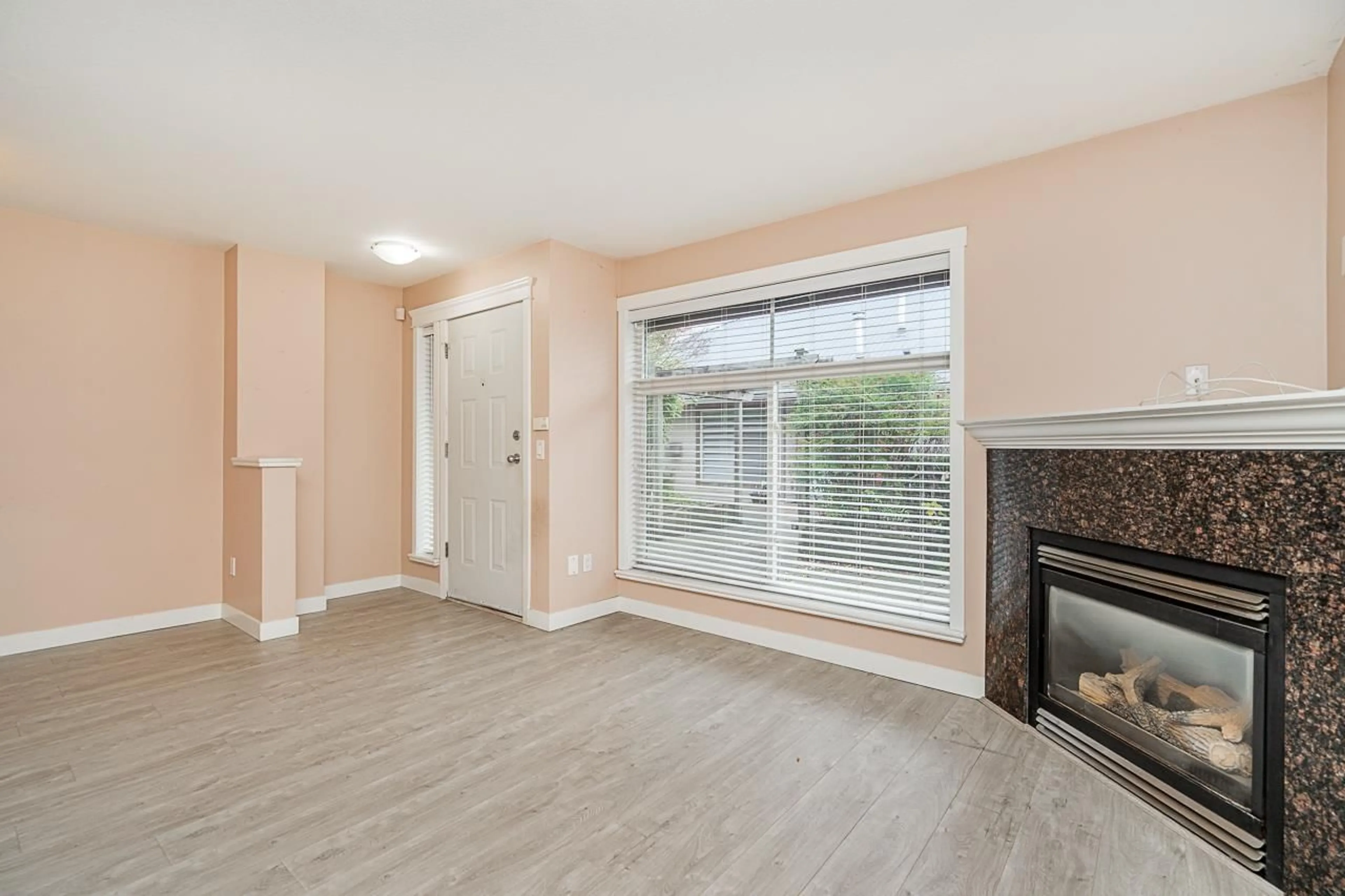 A pic of a room for 203 - 19705 56 AVENUE, Langley British Columbia V3A3X7