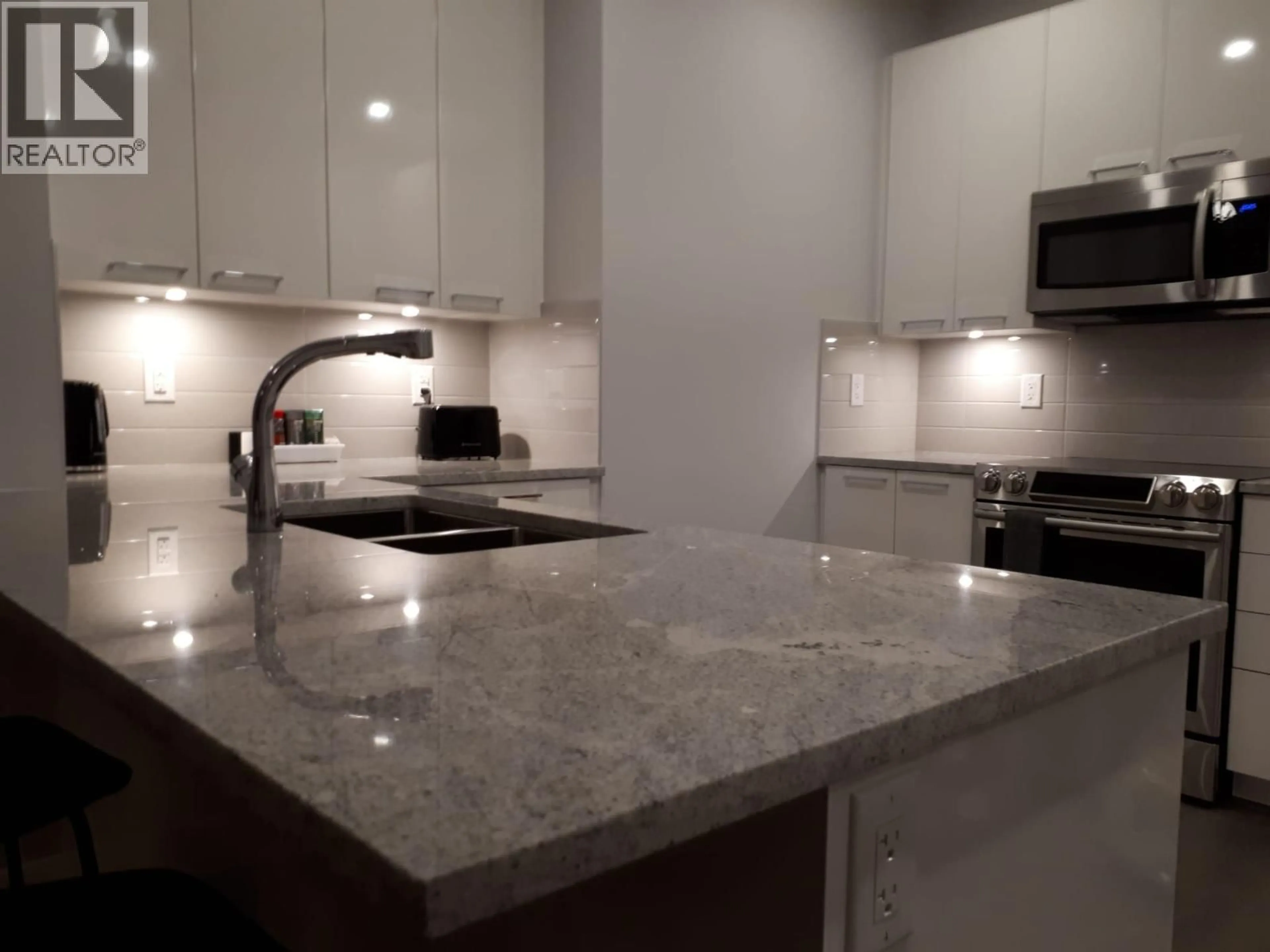 Open concept kitchen, ceramic/tile floor for 407 - 22315 122 AVENUE, Maple Ridge British Columbia V2X4K7