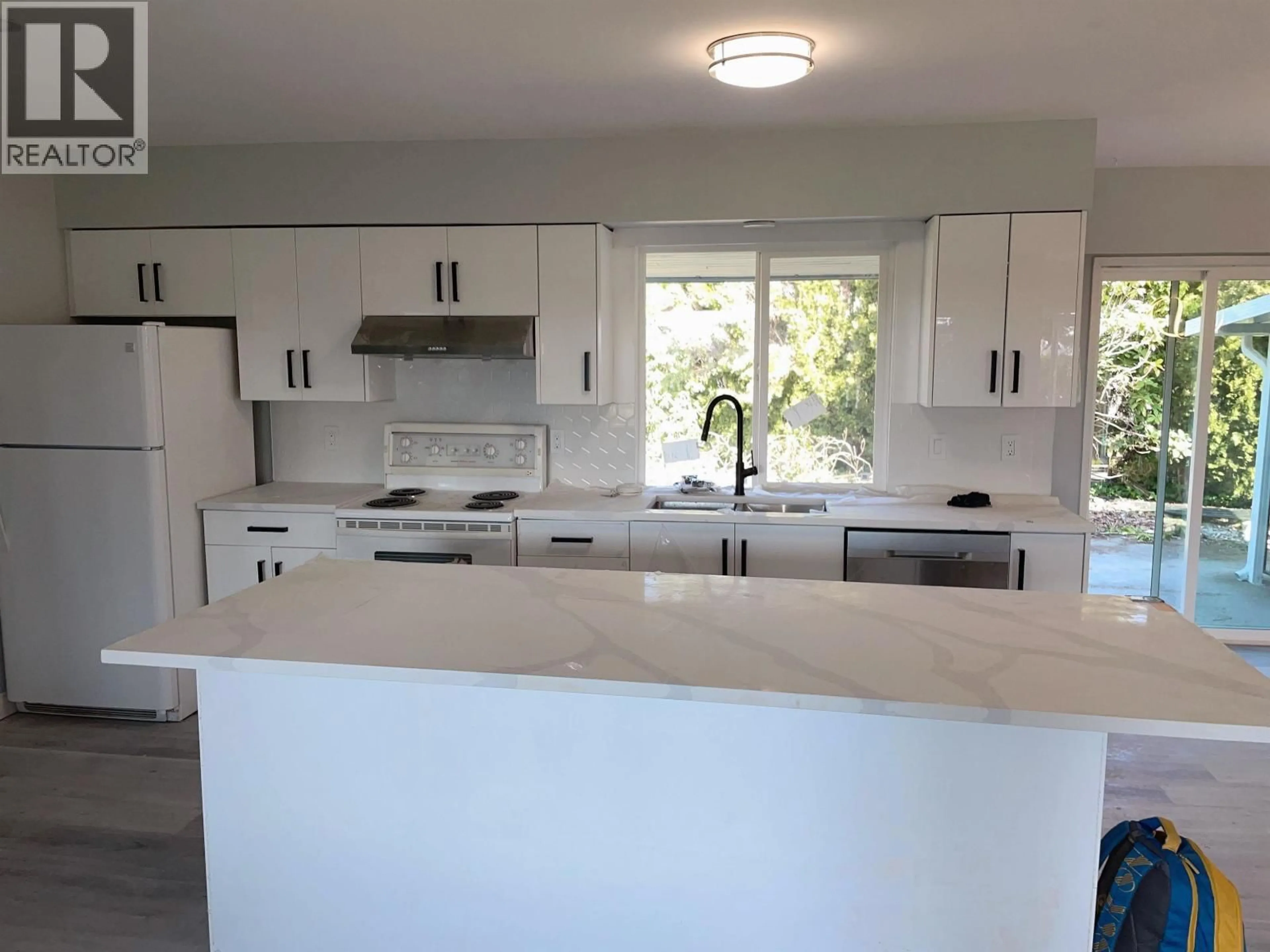 Open concept kitchen, ceramic/tile floor for 20583 DEWDNEY TRUNK ROAD, Maple Ridge British Columbia V2X3E2