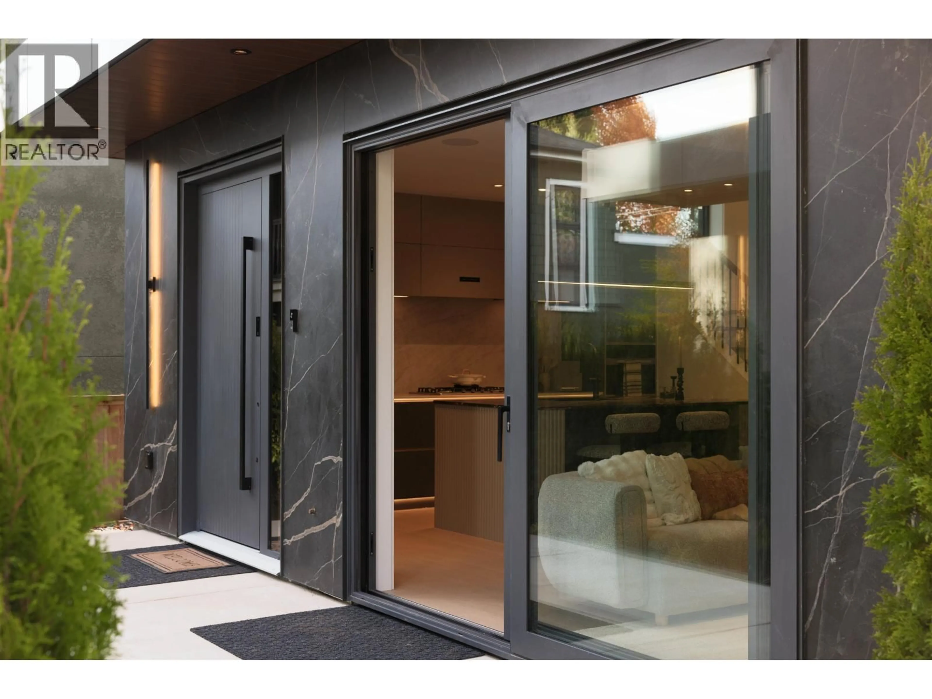 Indoor entryway for 1 - 1177 33RD AVENUE, Vancouver British Columbia V0V0V0