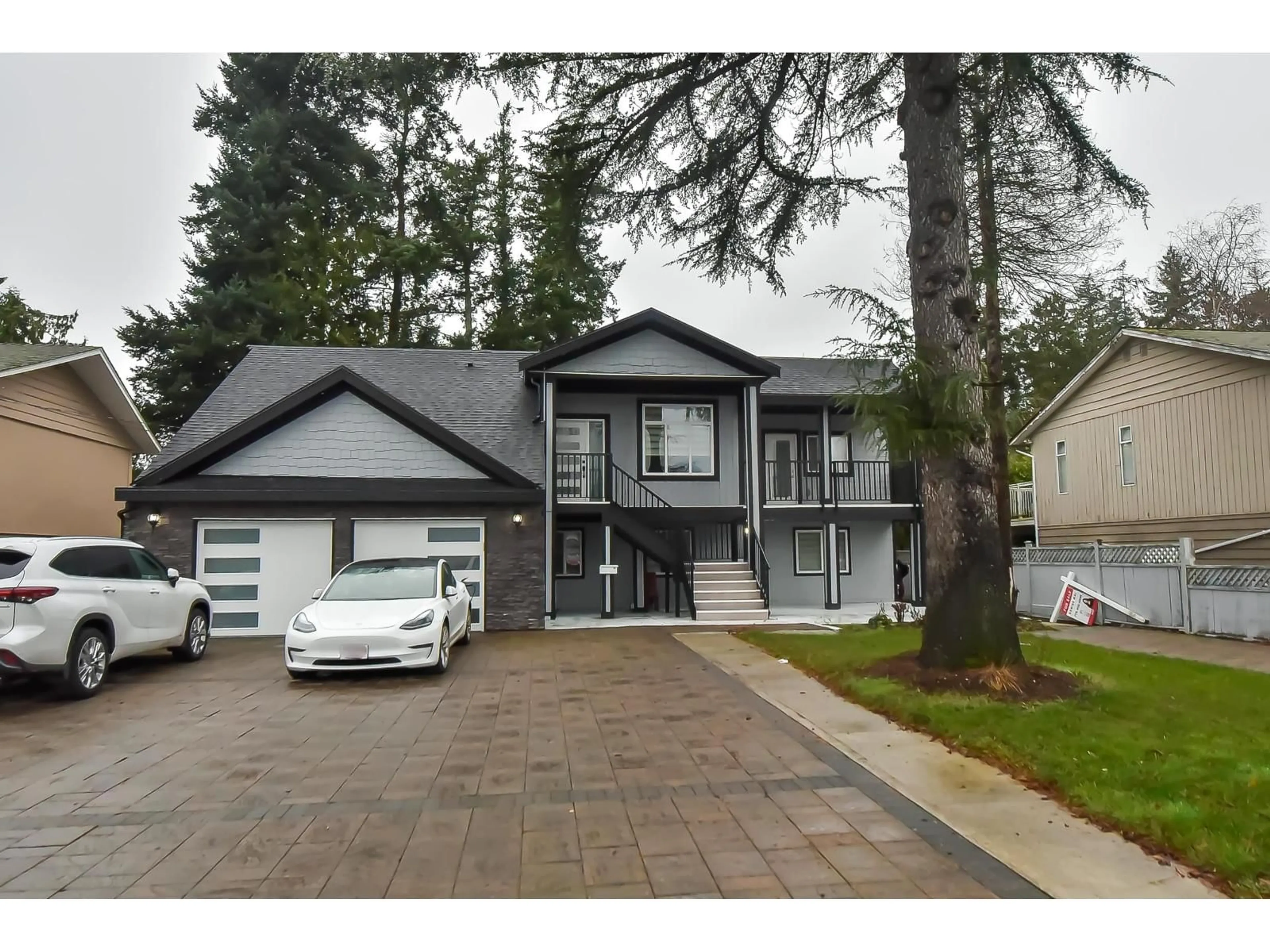 Home with vinyl exterior material, street for 1675 136 STREET, Surrey British Columbia V4A4E3